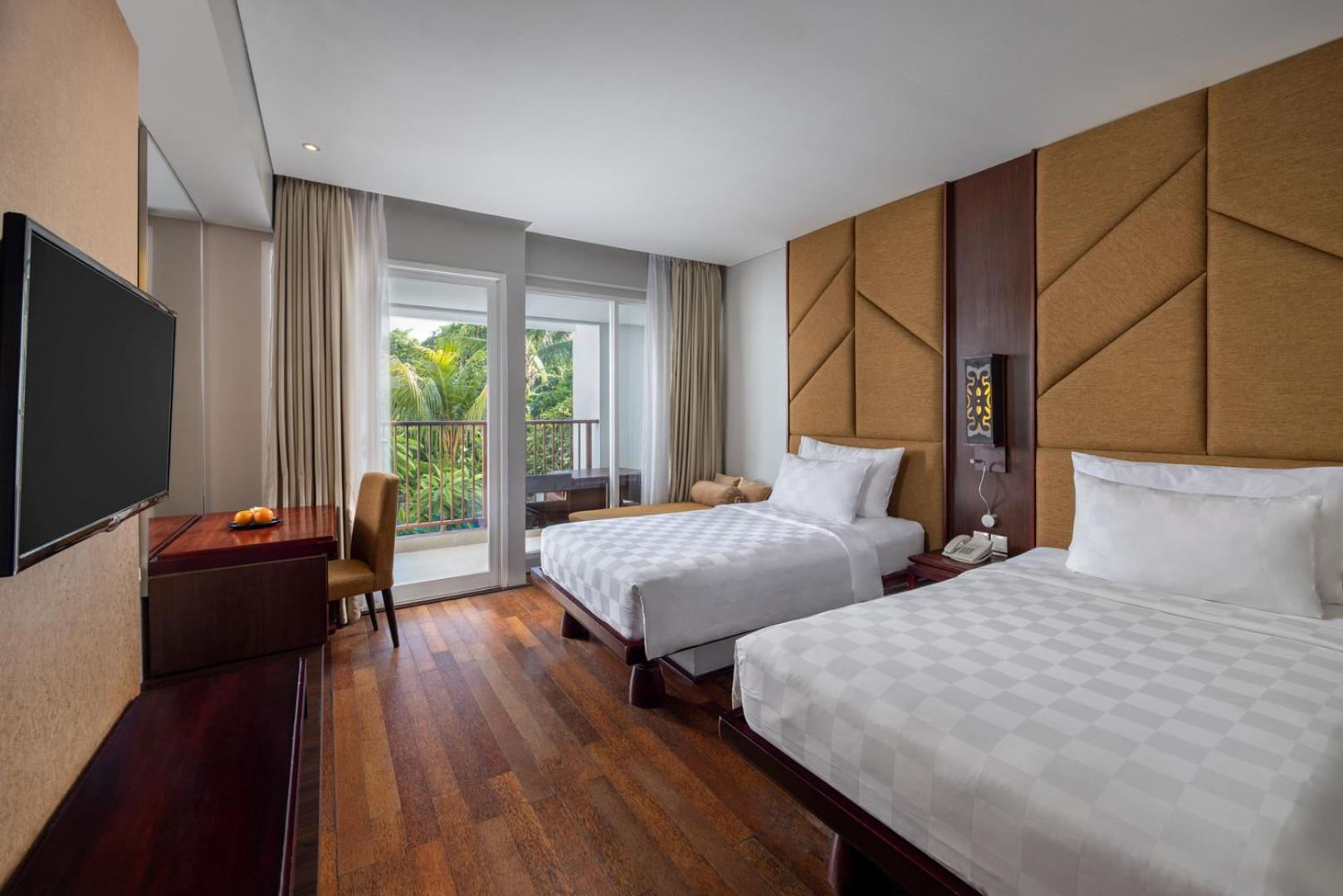 Deluxe Twin Room with Pool View photo 1