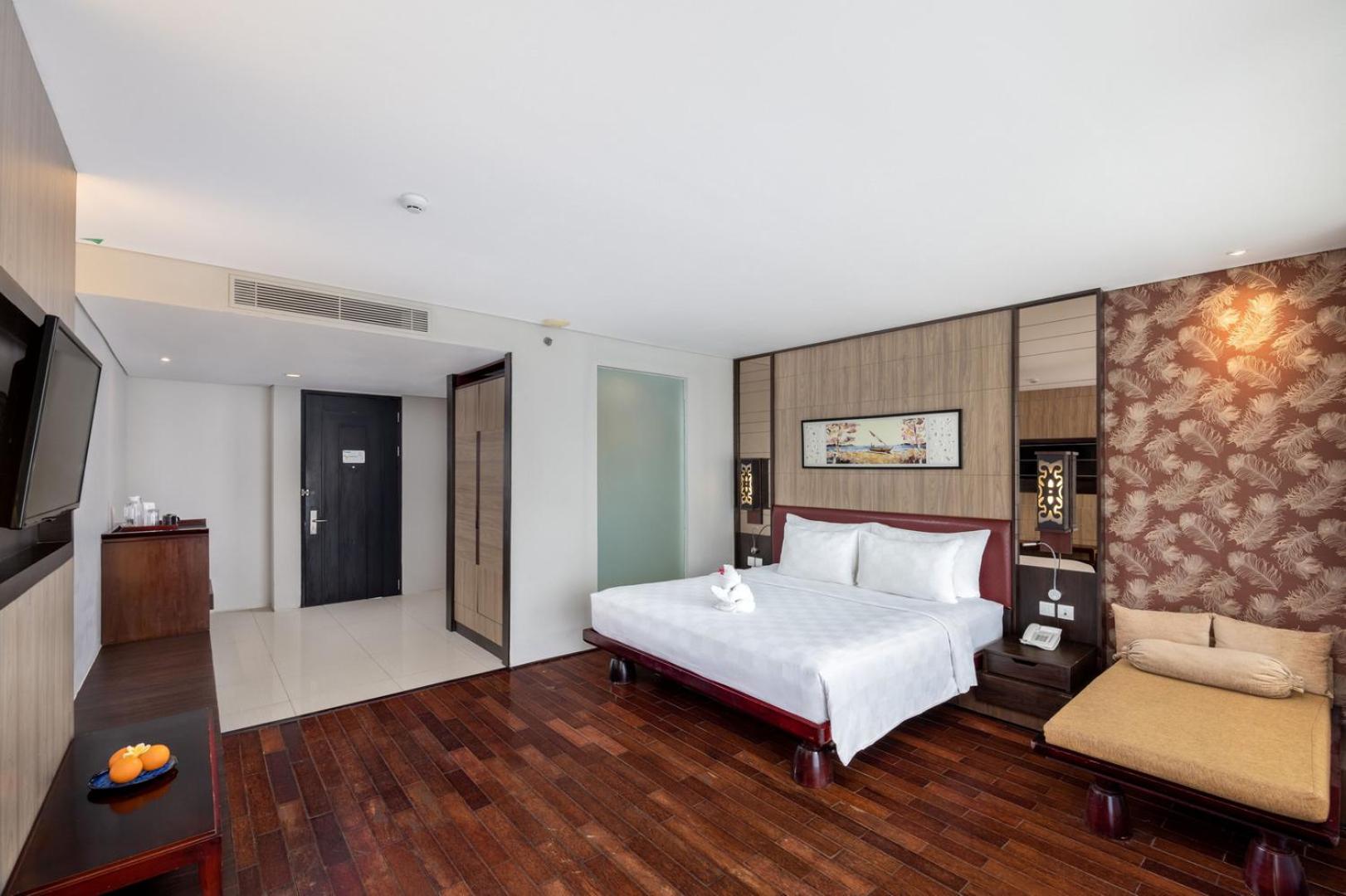 Grand Deluxe King Room with Spa Bath photo 1