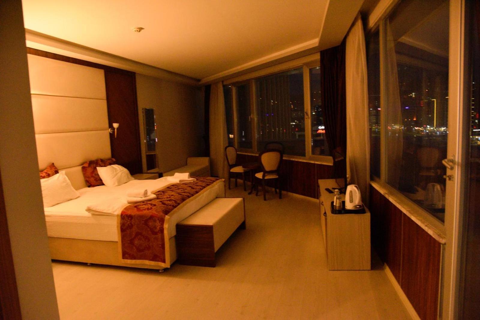Deluxe Double Room with Balcony - Photo 10