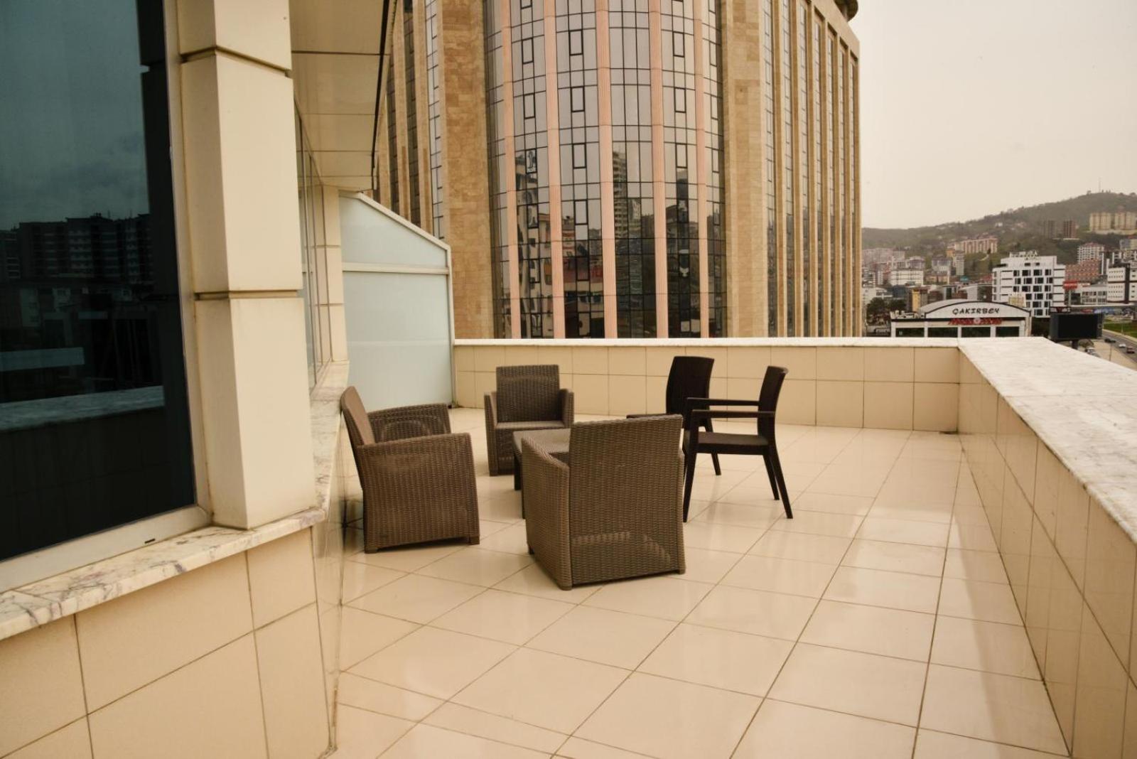 Deluxe Double Room with Balcony - Photo 9