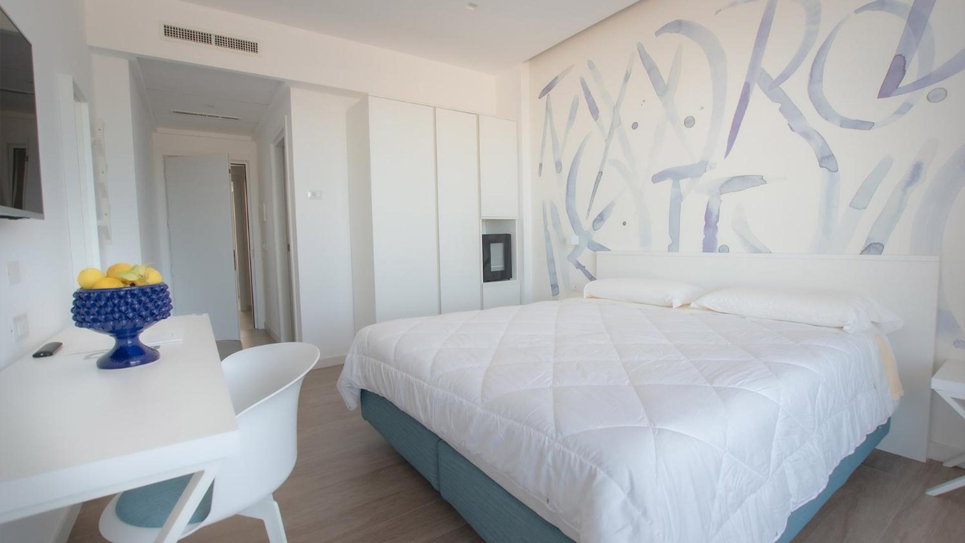 Deluxe Double or Twin Room with Sea View - Photo 1