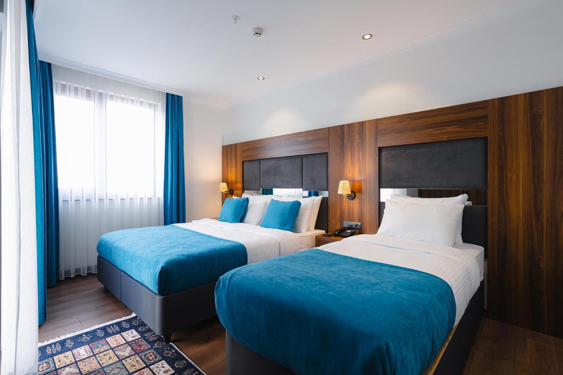 Queen Suite - Photo 1