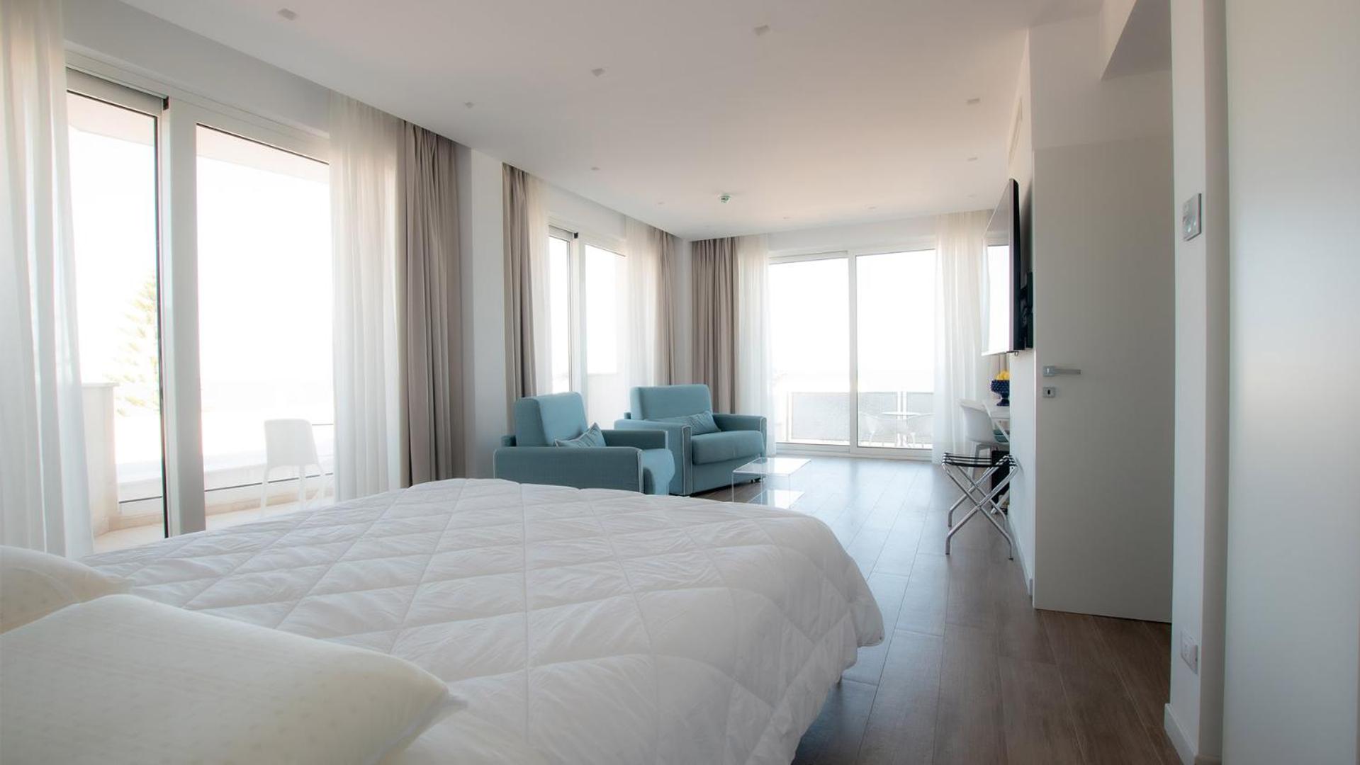 Junior Suite with Sea View - Photo 2