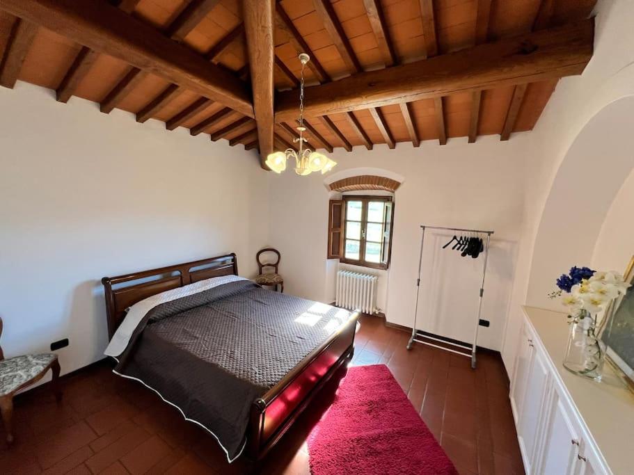 Five-Bedroom House photo 1