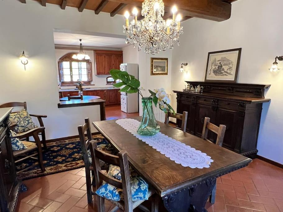 Five-Bedroom House photo 2