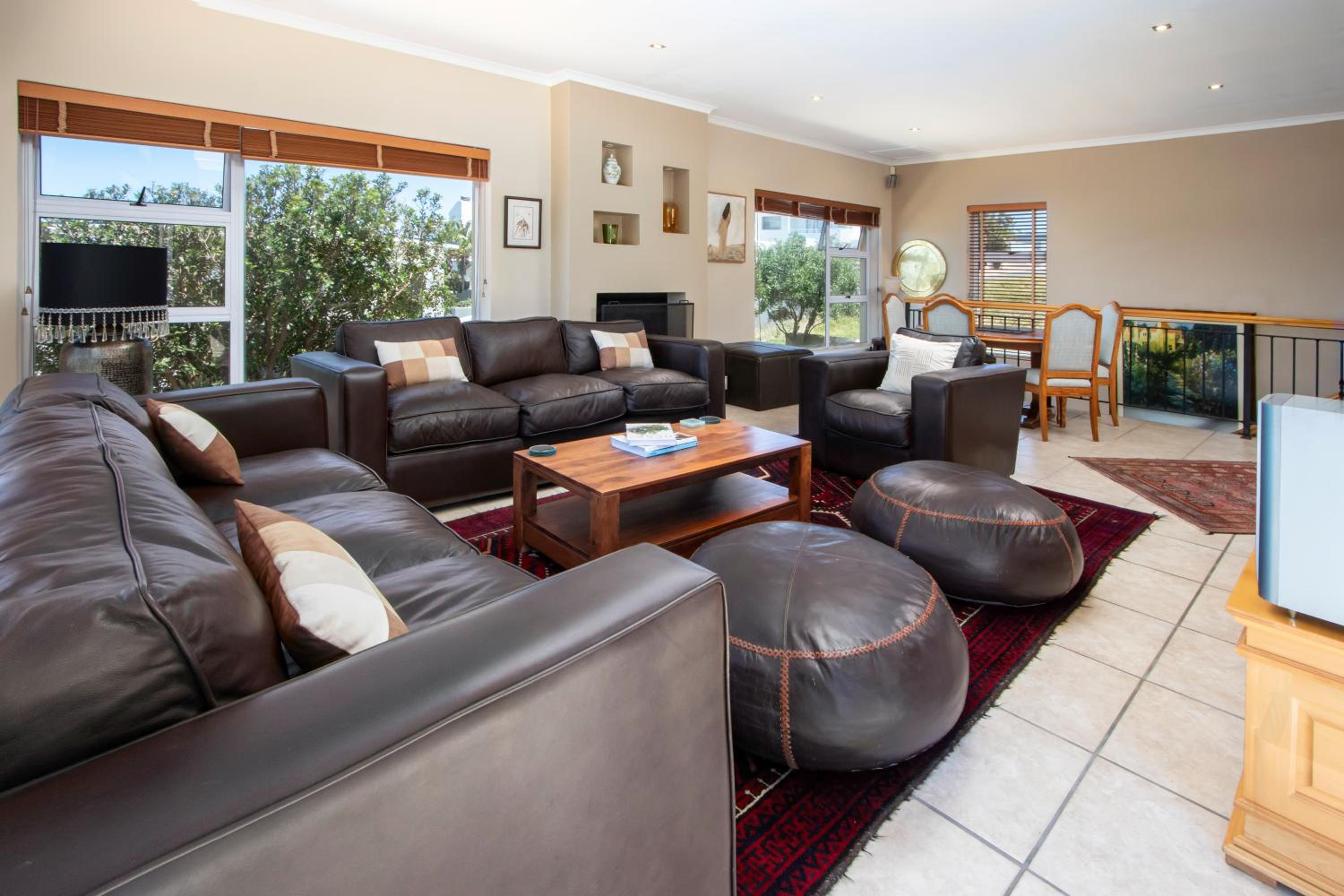 Three-Bedroom House photo 2