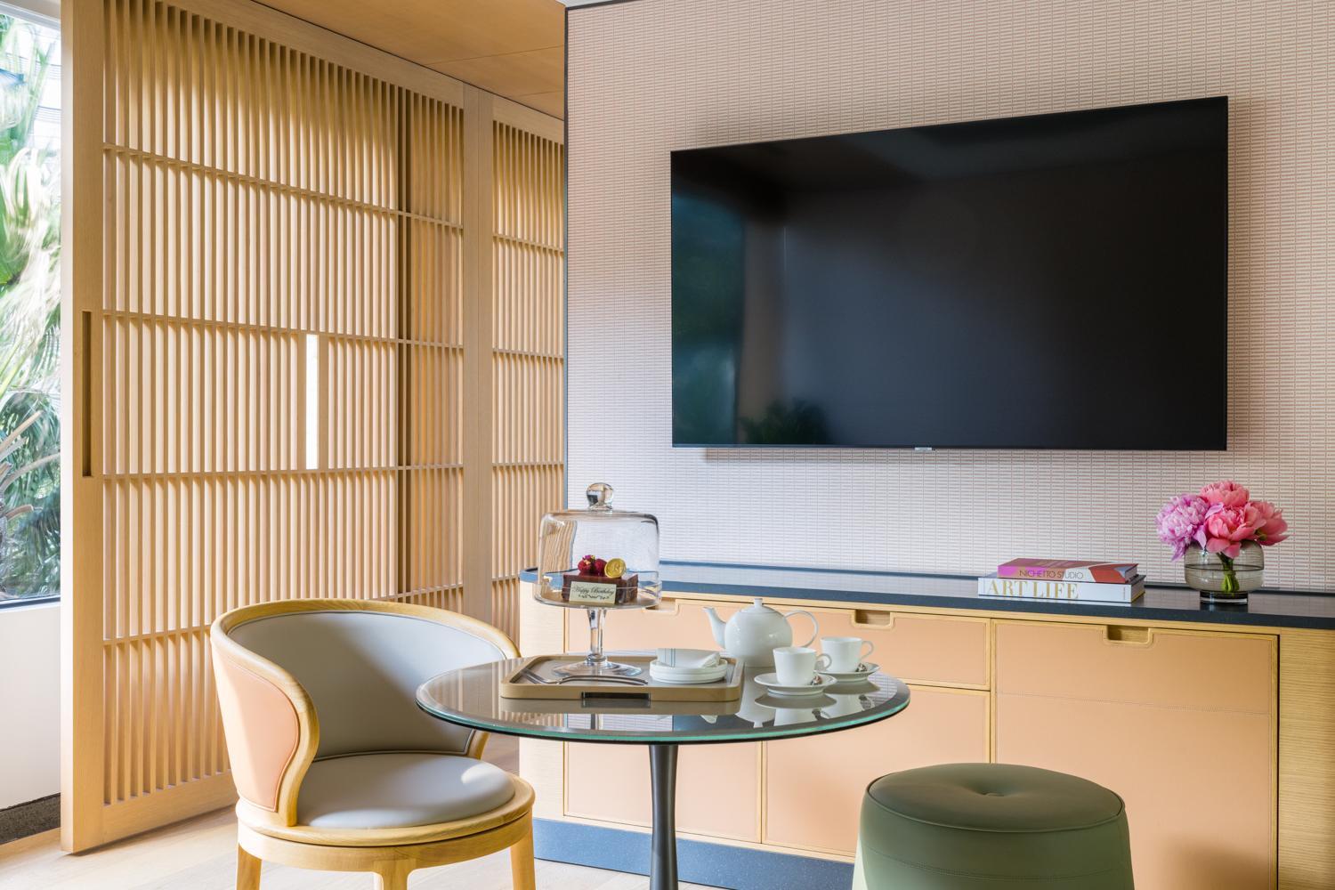 1 King Suite with Sea View - Regent Club Access thumbnail 6