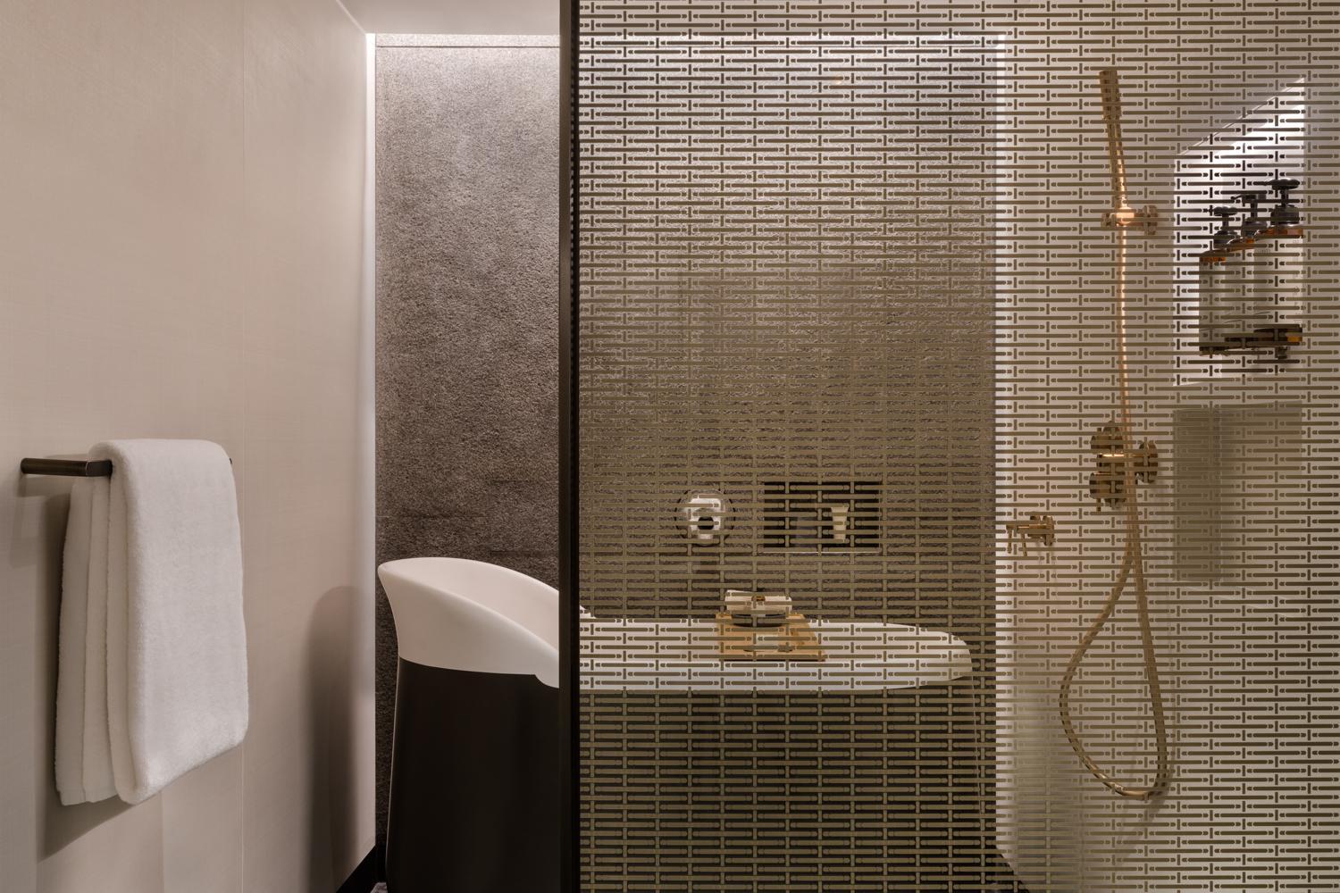 1 King Suite with Sea View - Regent Club Access thumbnail 5