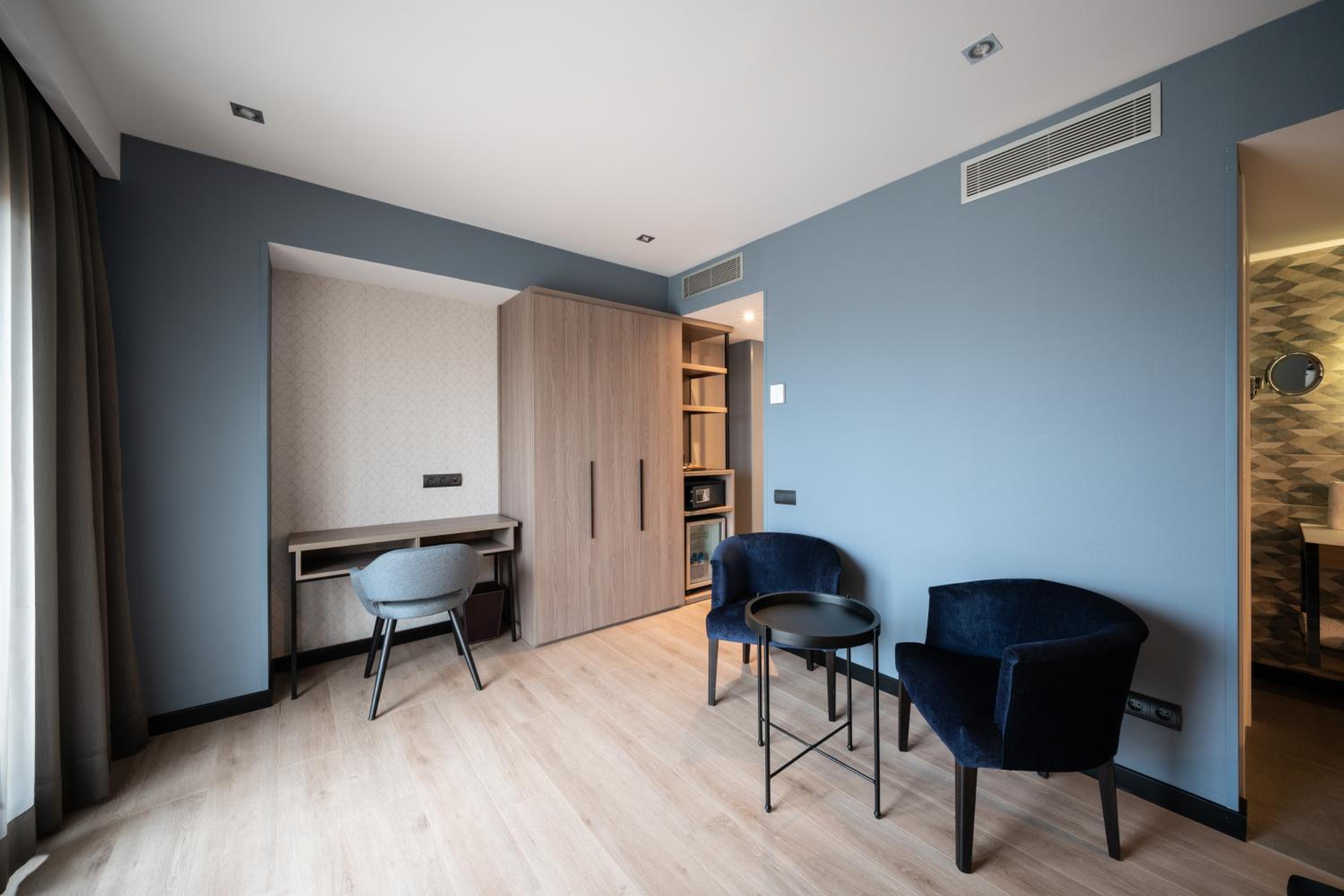 Double or Twin Room with Terrace and Spa Access thumbnail 5