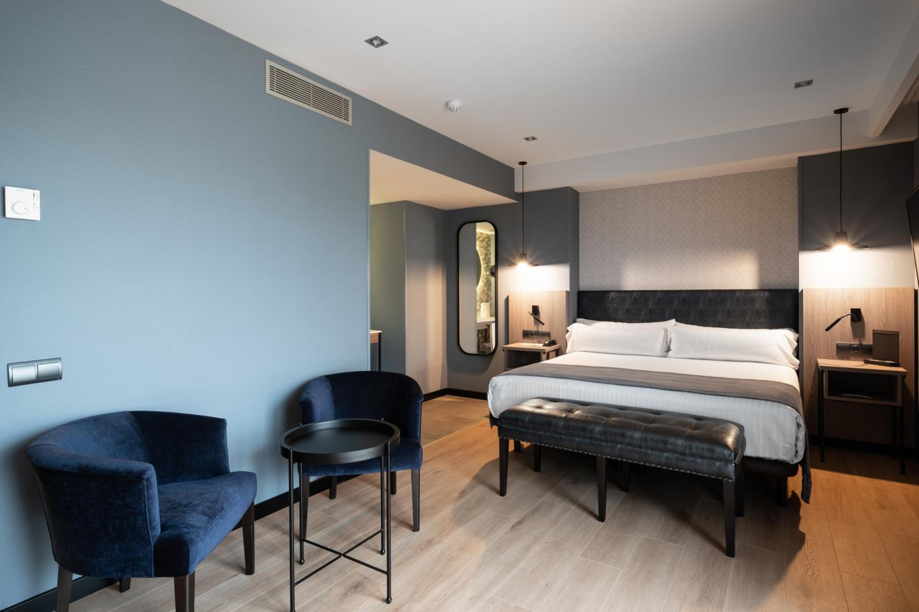Double or Twin Room with Terrace and Spa Access thumbnail 5