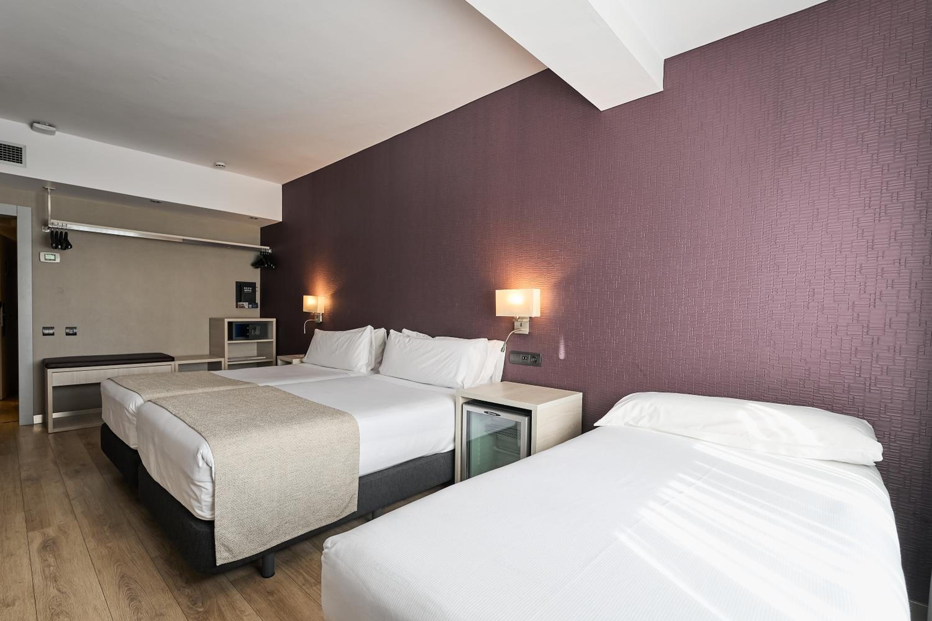 Triple Room (2 Adults + 1 Child) thumbnail 5