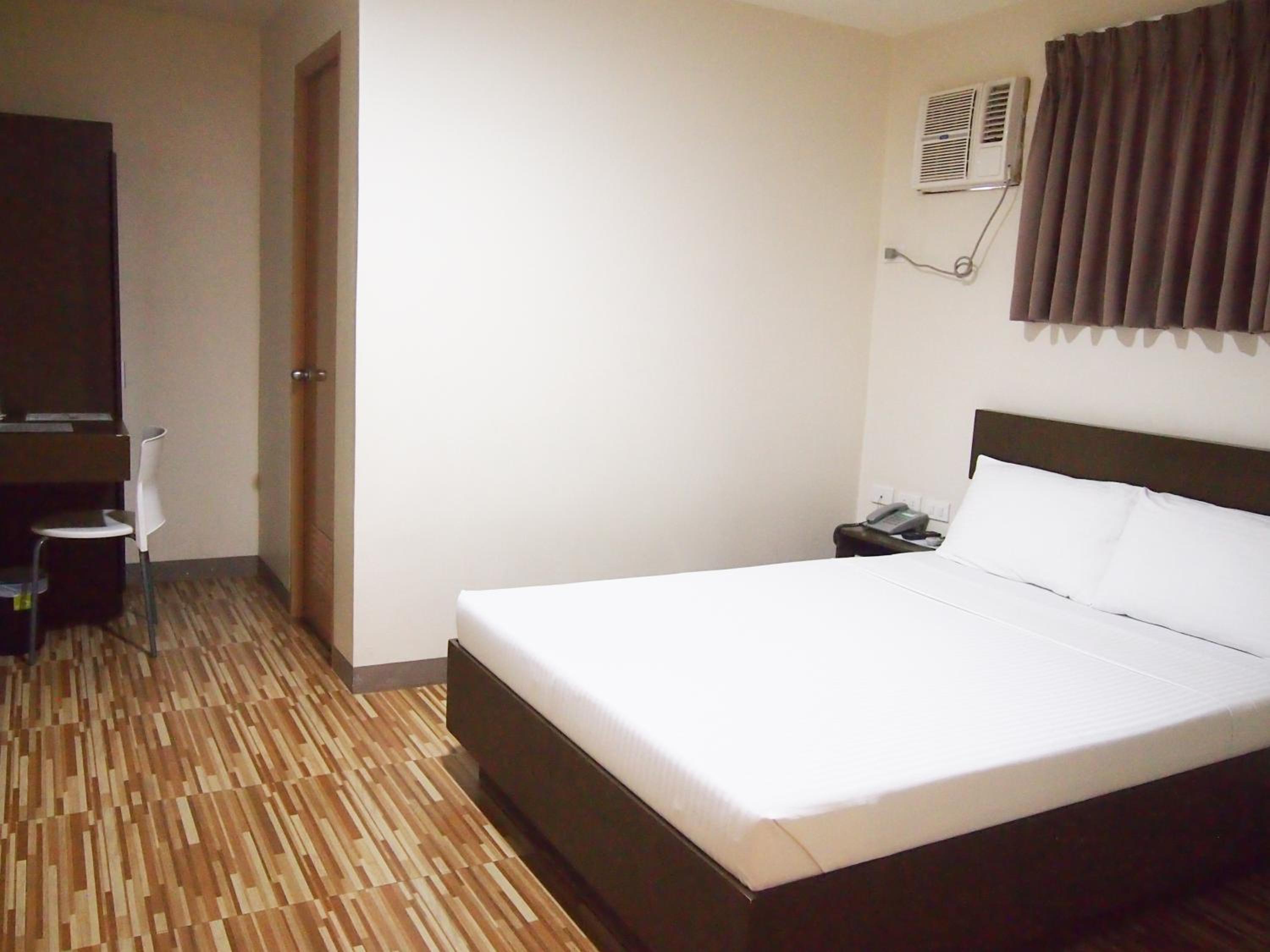 Budget Double Room photo 3