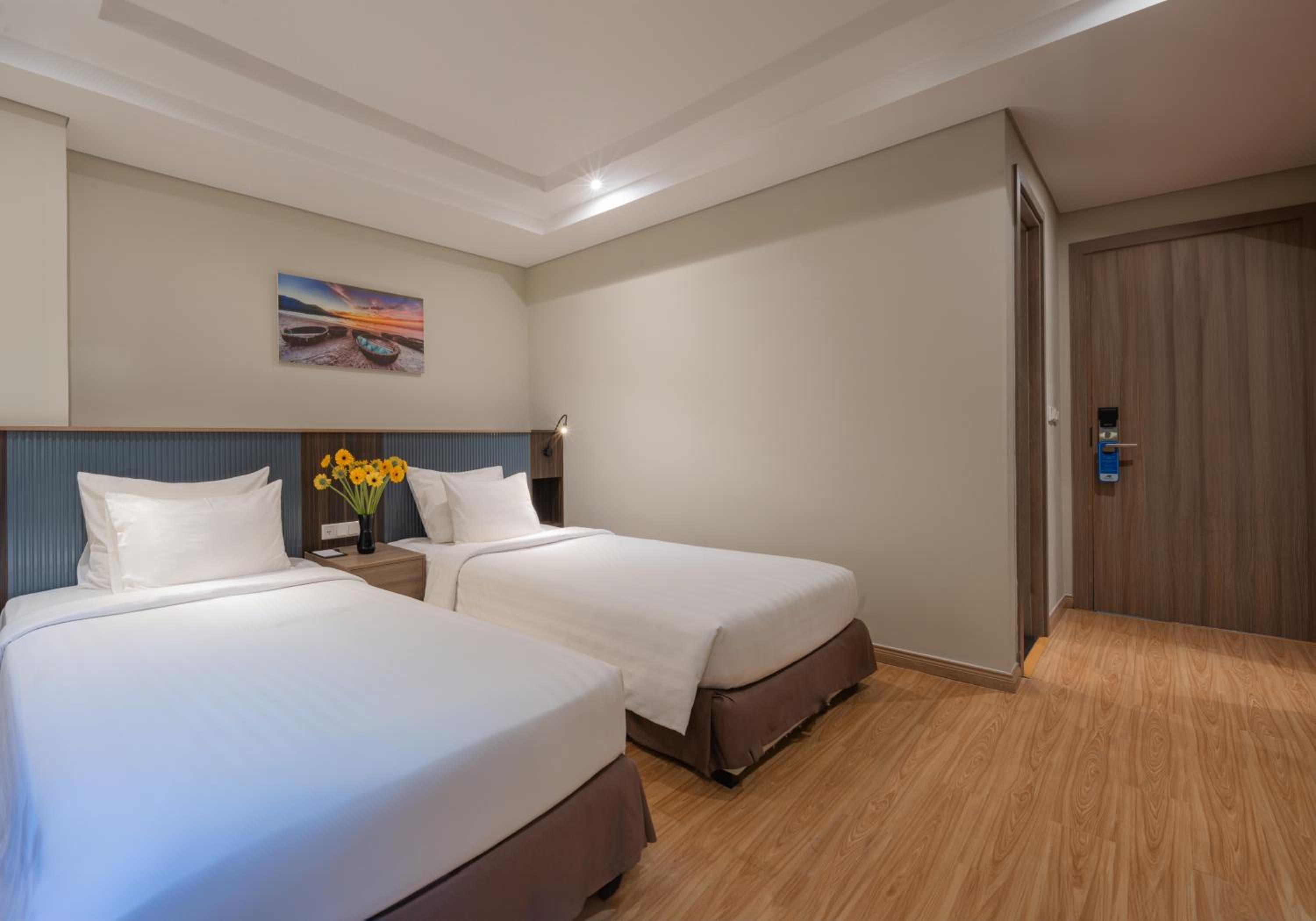 Superior Double Or Twin Room With City View - Photo 9