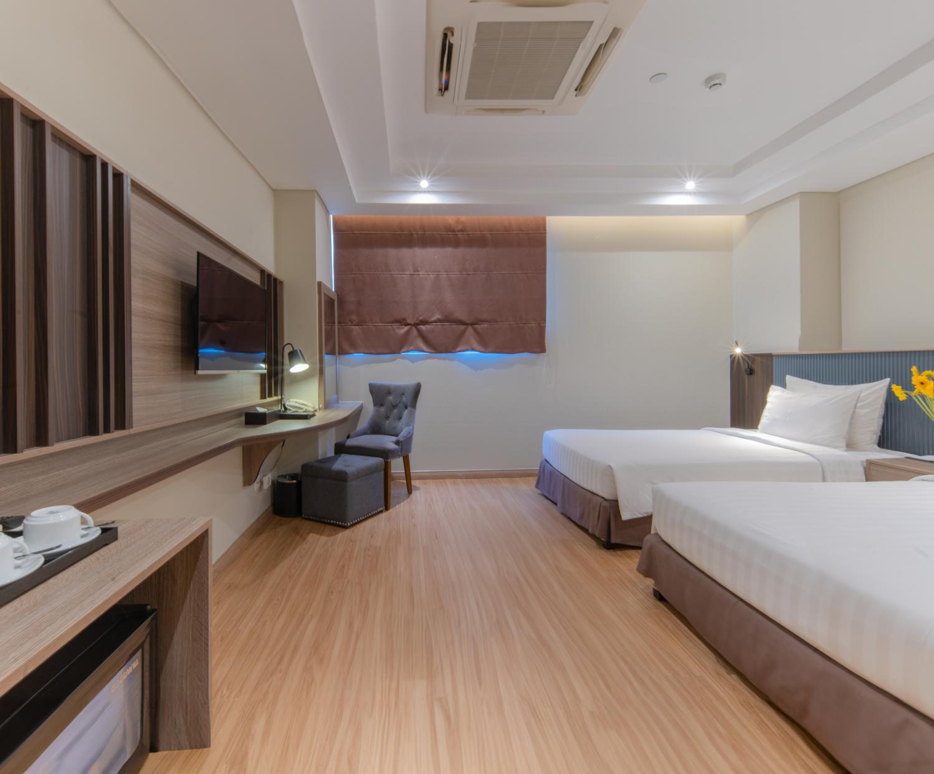 Superior Double Or Twin Room With City View - Photo 10