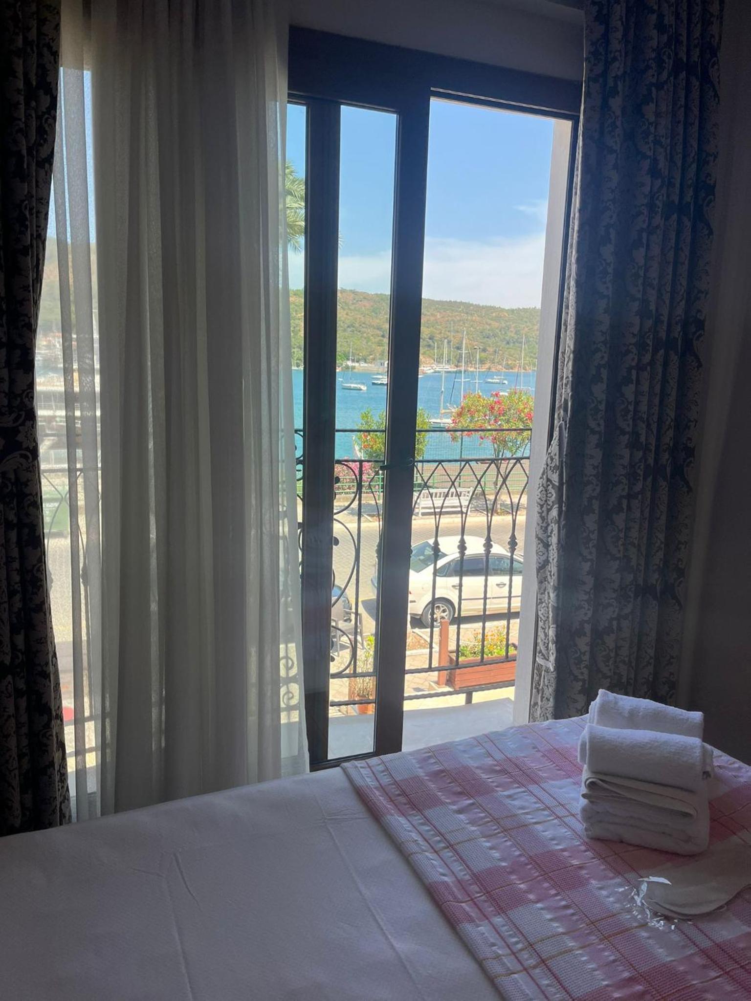 Deluxe Double Room with Balcony and Sea View - Photo 5