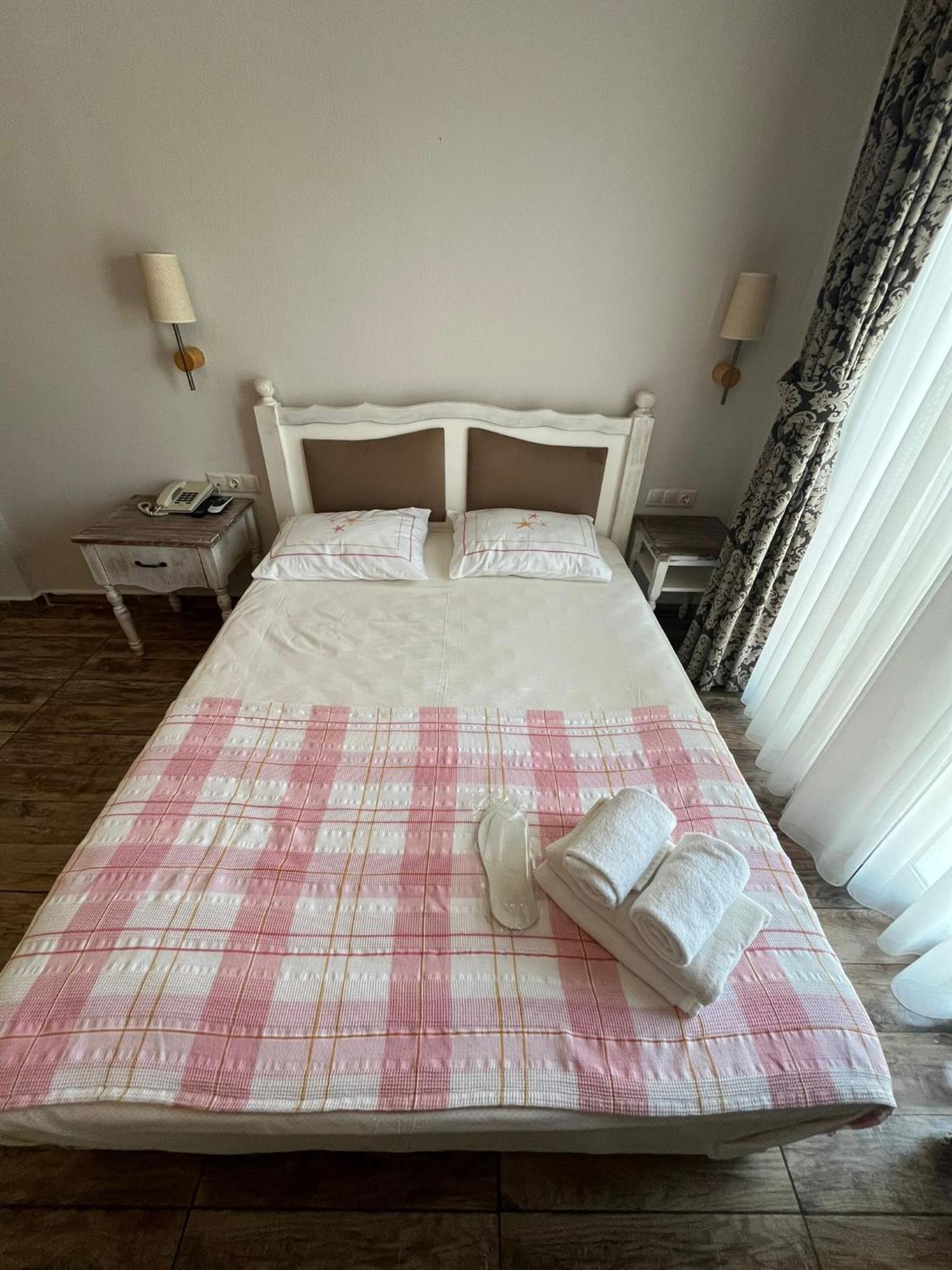 Deluxe Double Room with Balcony and Sea View - Photo 1