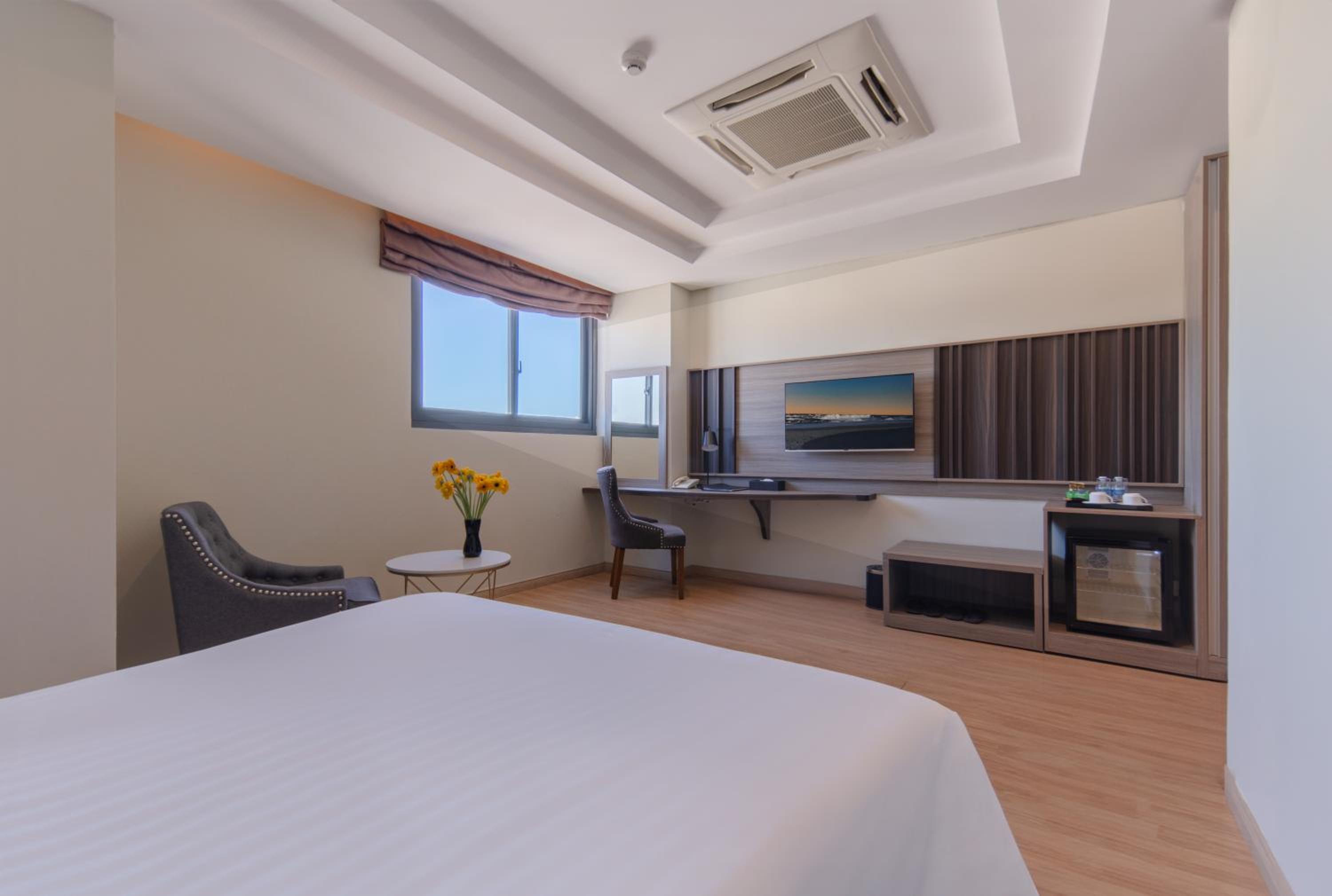Superior Double Or Twin Room With City View - Photo 11