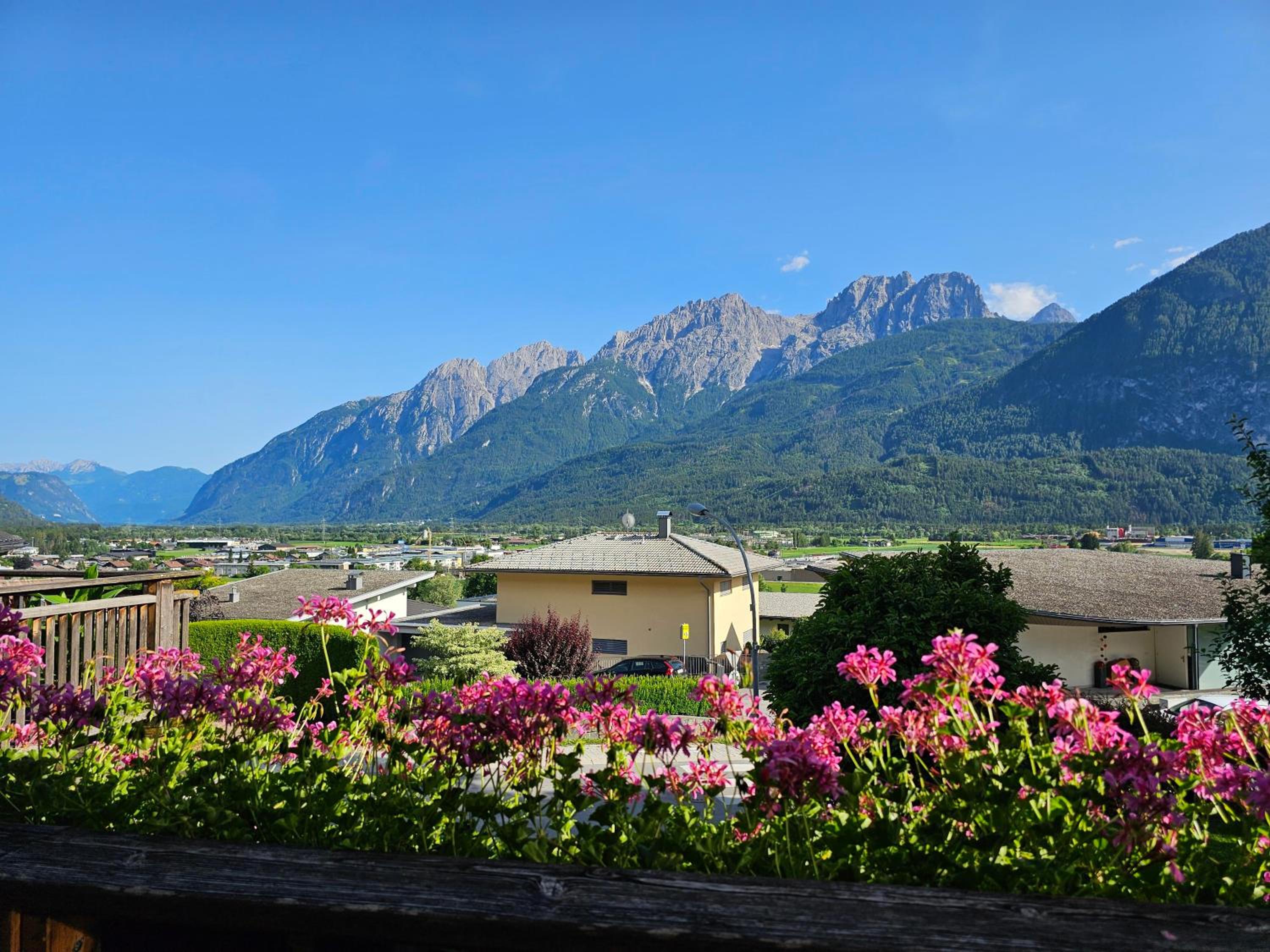 Two-Bedroom Apartment with Mountain View photo 2