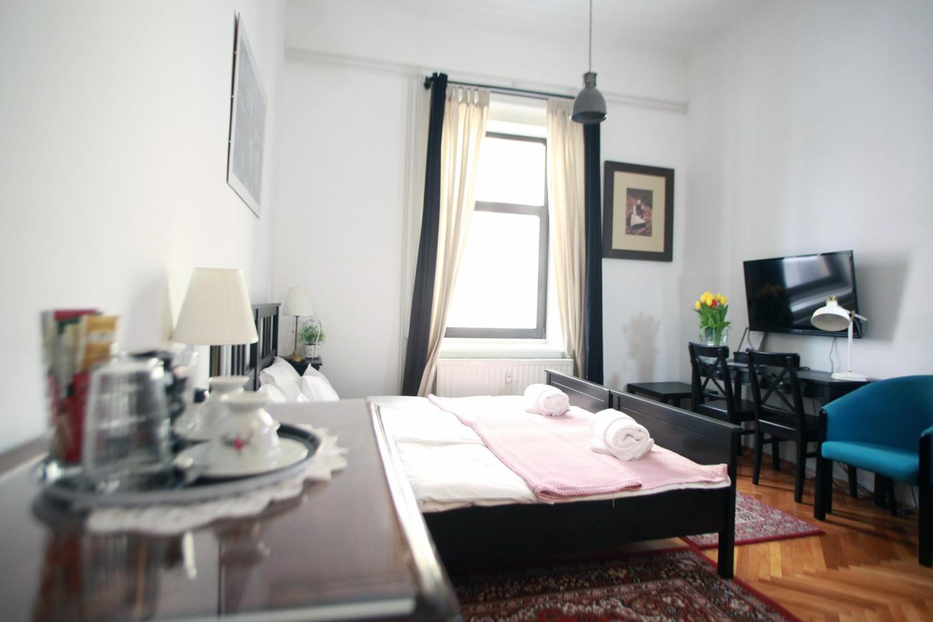 Twin Room with Private Bathroom - Photo 7