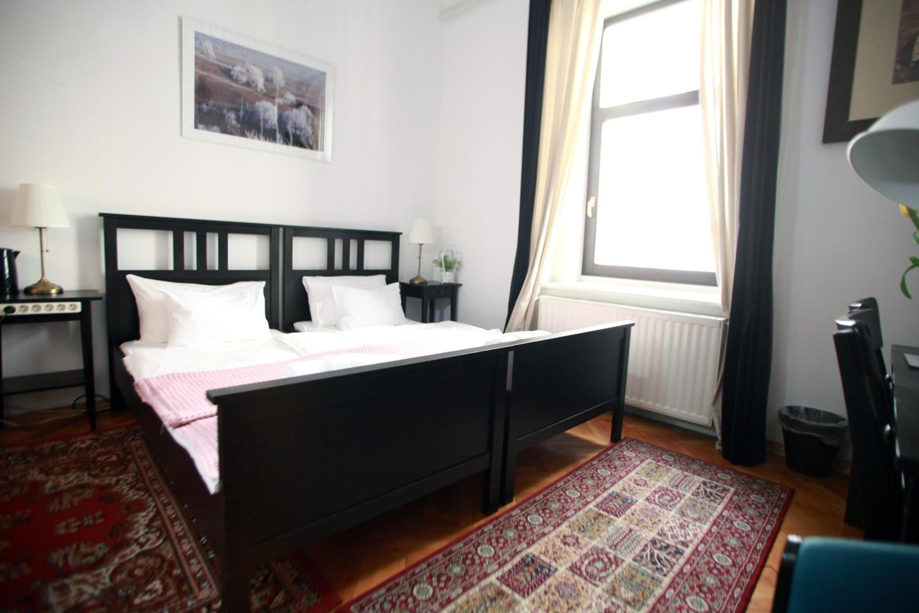 Twin Room with Private Bathroom - Photo 1