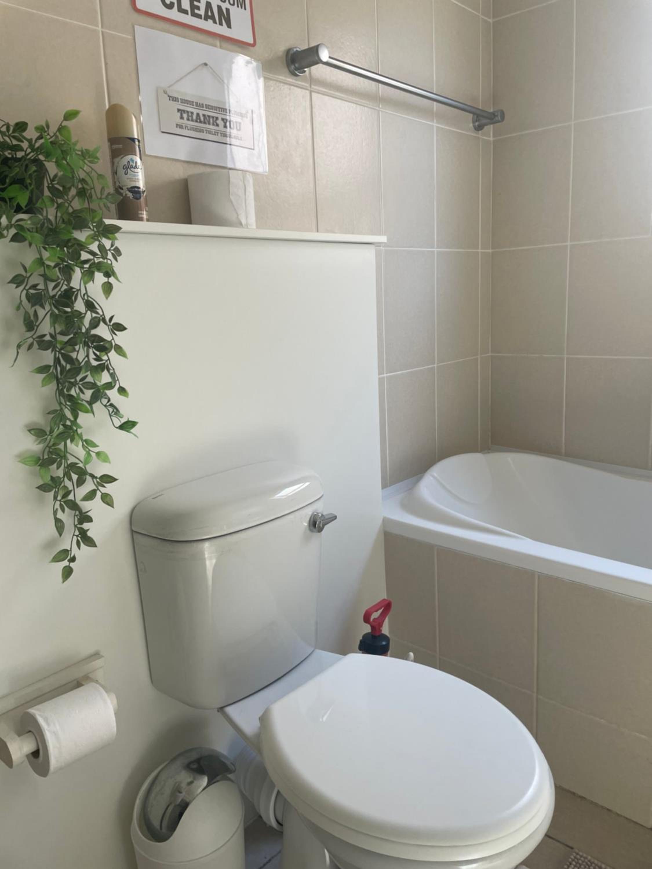 Double Room with Shared Bathroom photo 2