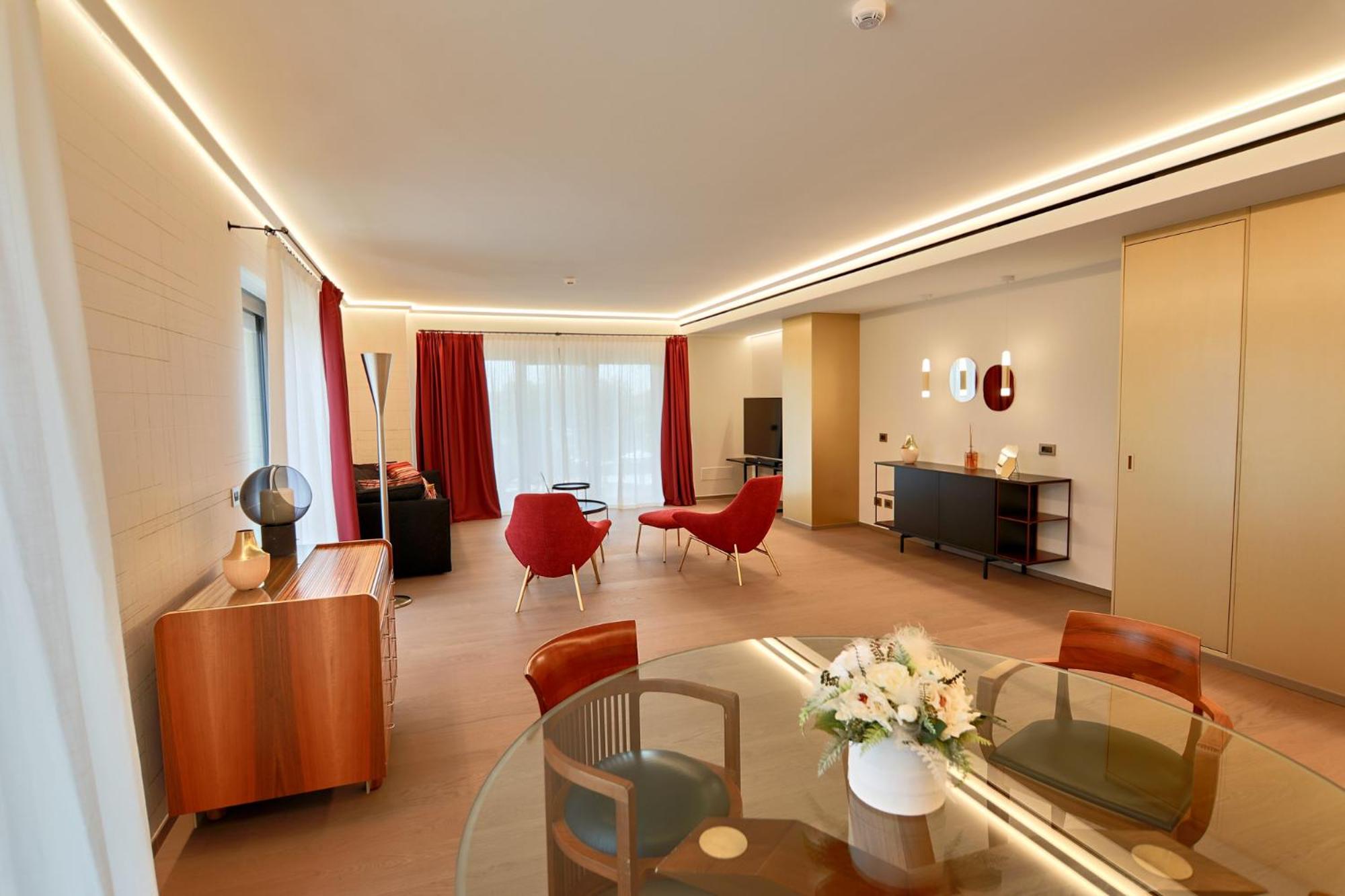 Presidential Suite with Spa Access photo 2