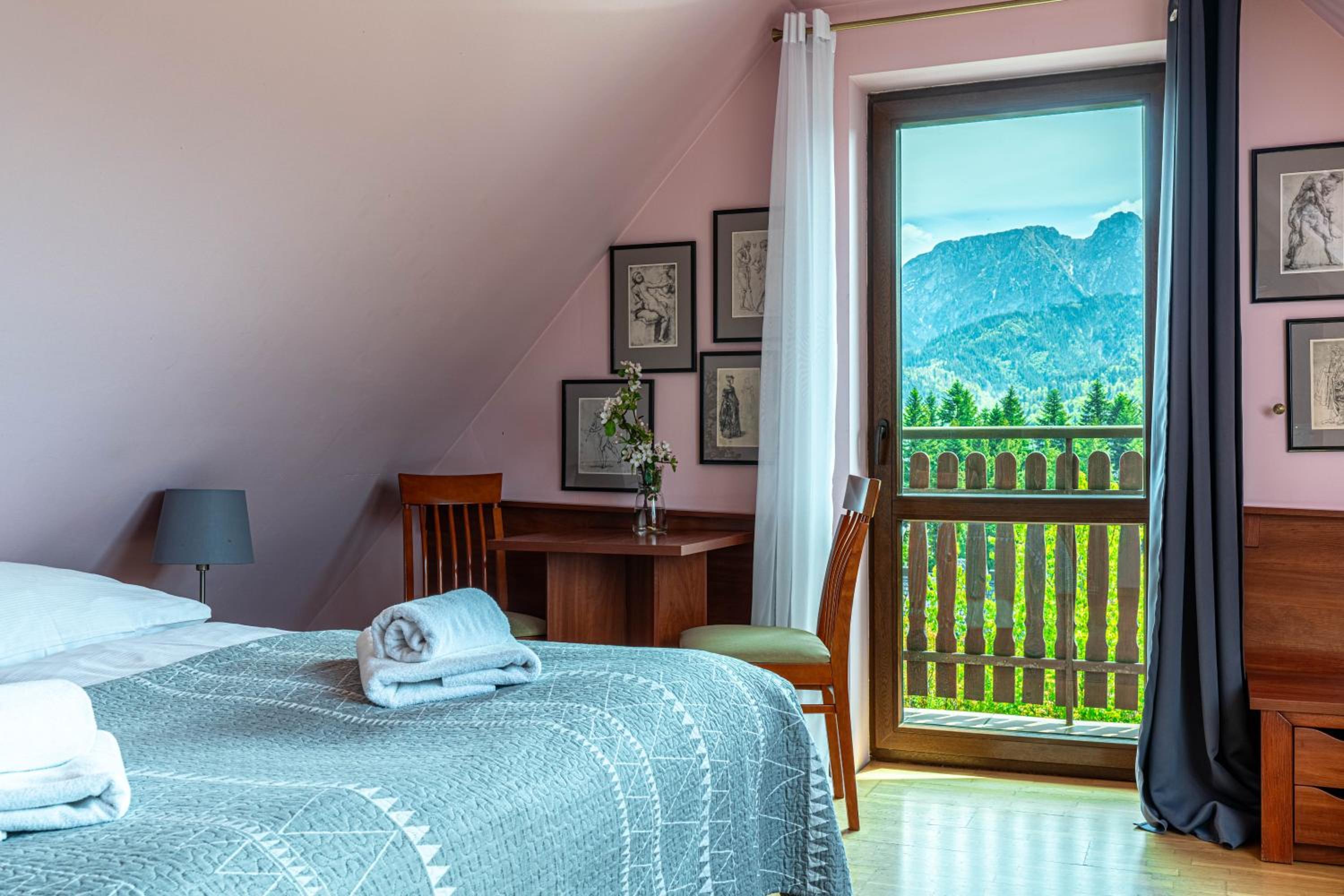 Triple Room with Private Bathroom photo 3