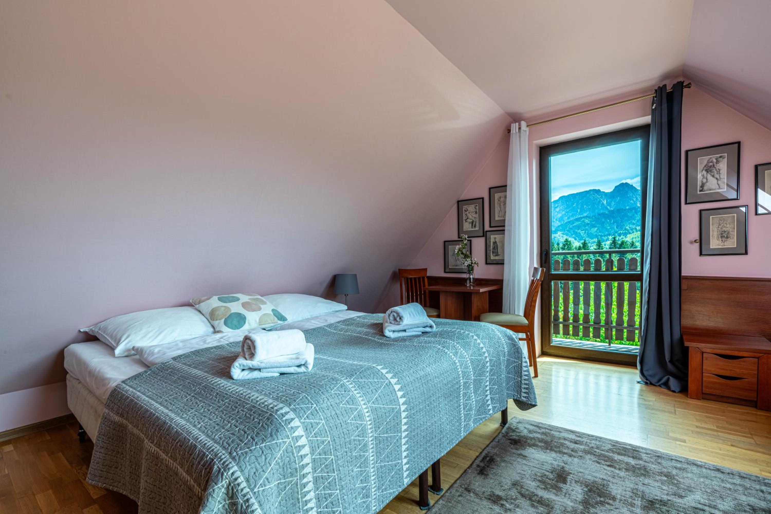 Triple Room with Private Bathroom photo 2