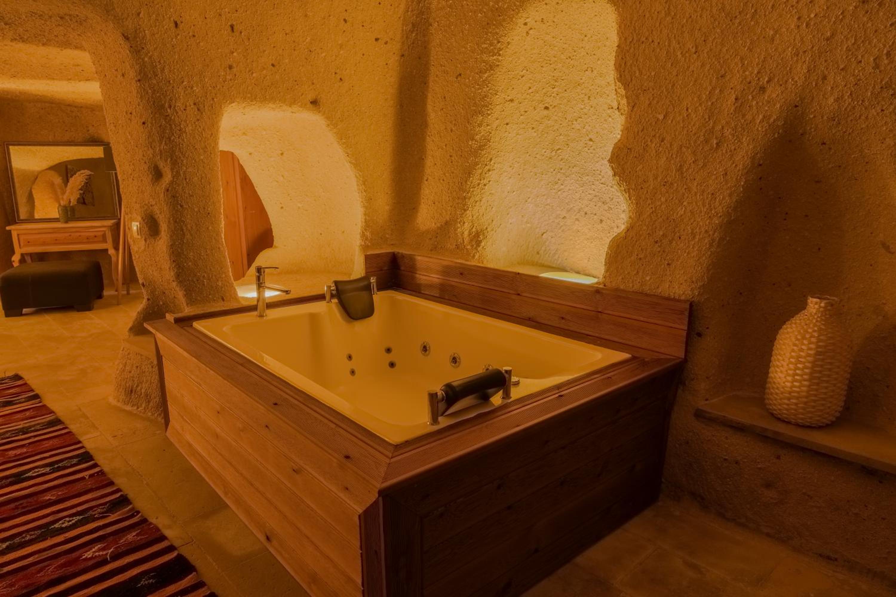 Queen Room with Spa Bath photo 2