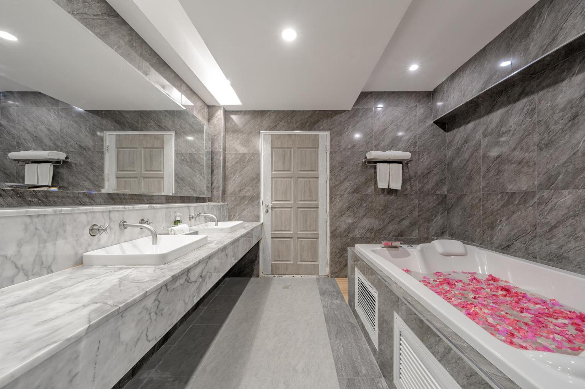 Two-Bedroom Pool Villa - Photo 18