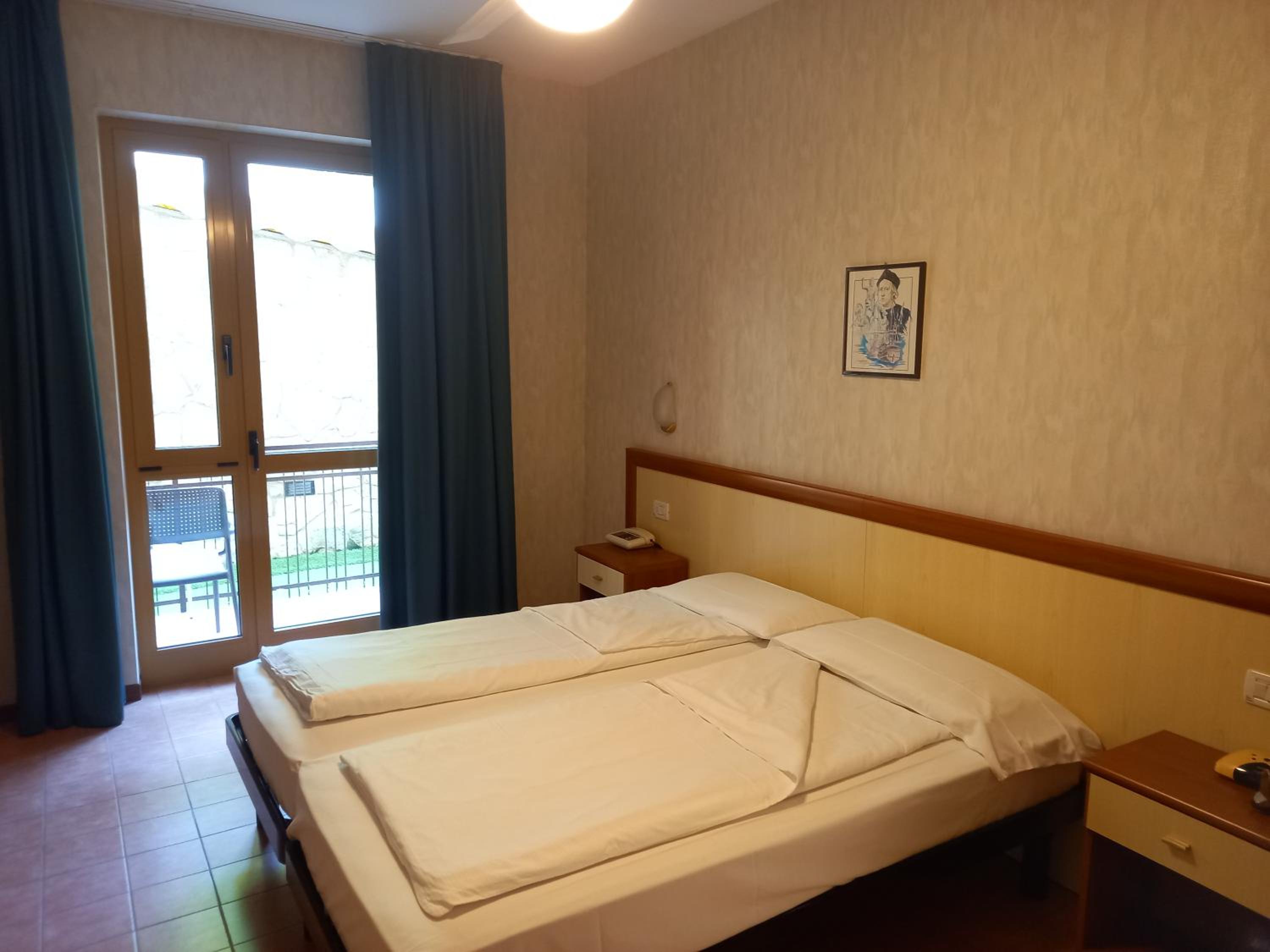 Economy Twin Room with Terrace - Photo 4