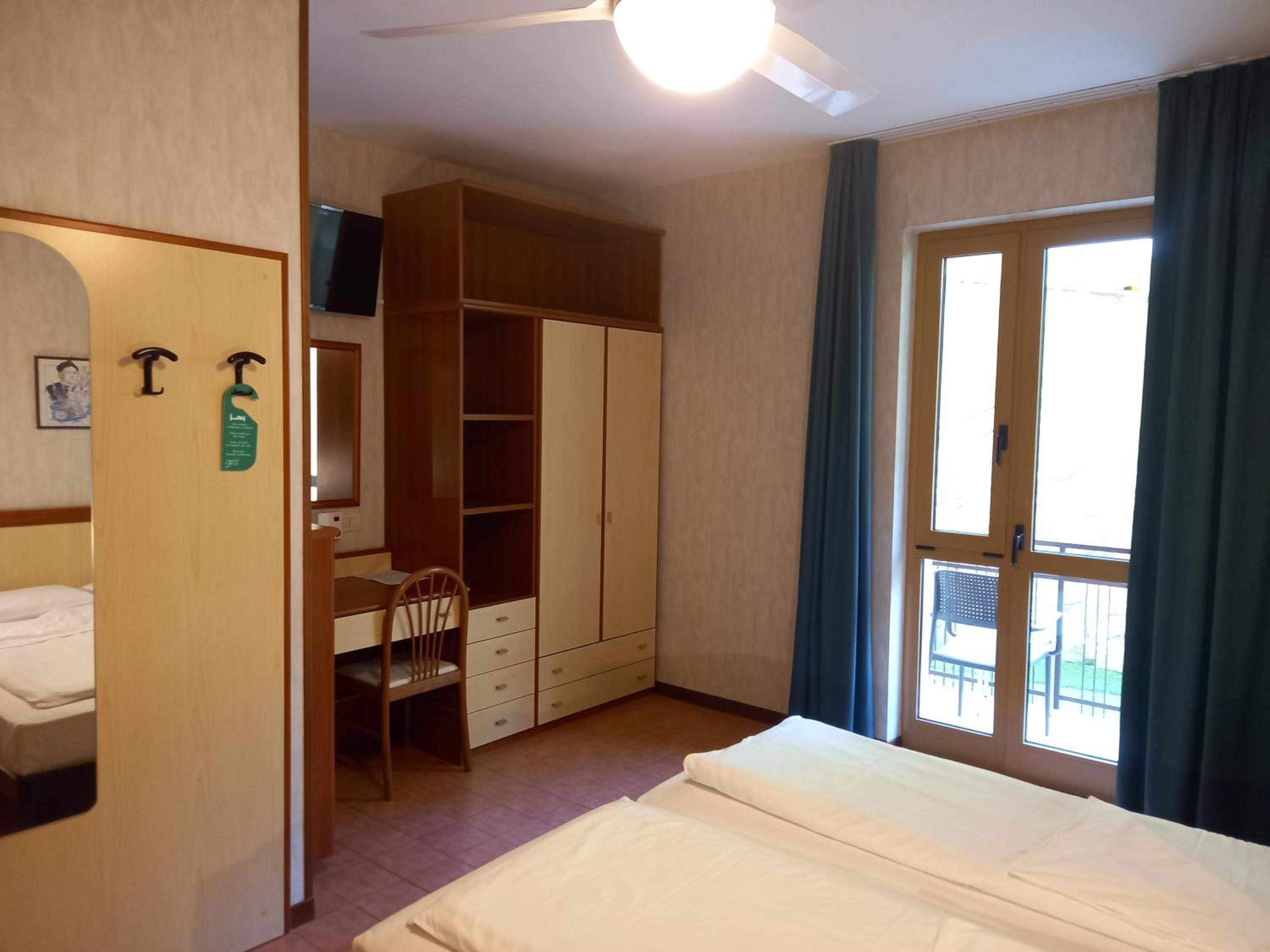 Economy Twin Room with Terrace - Photo 2