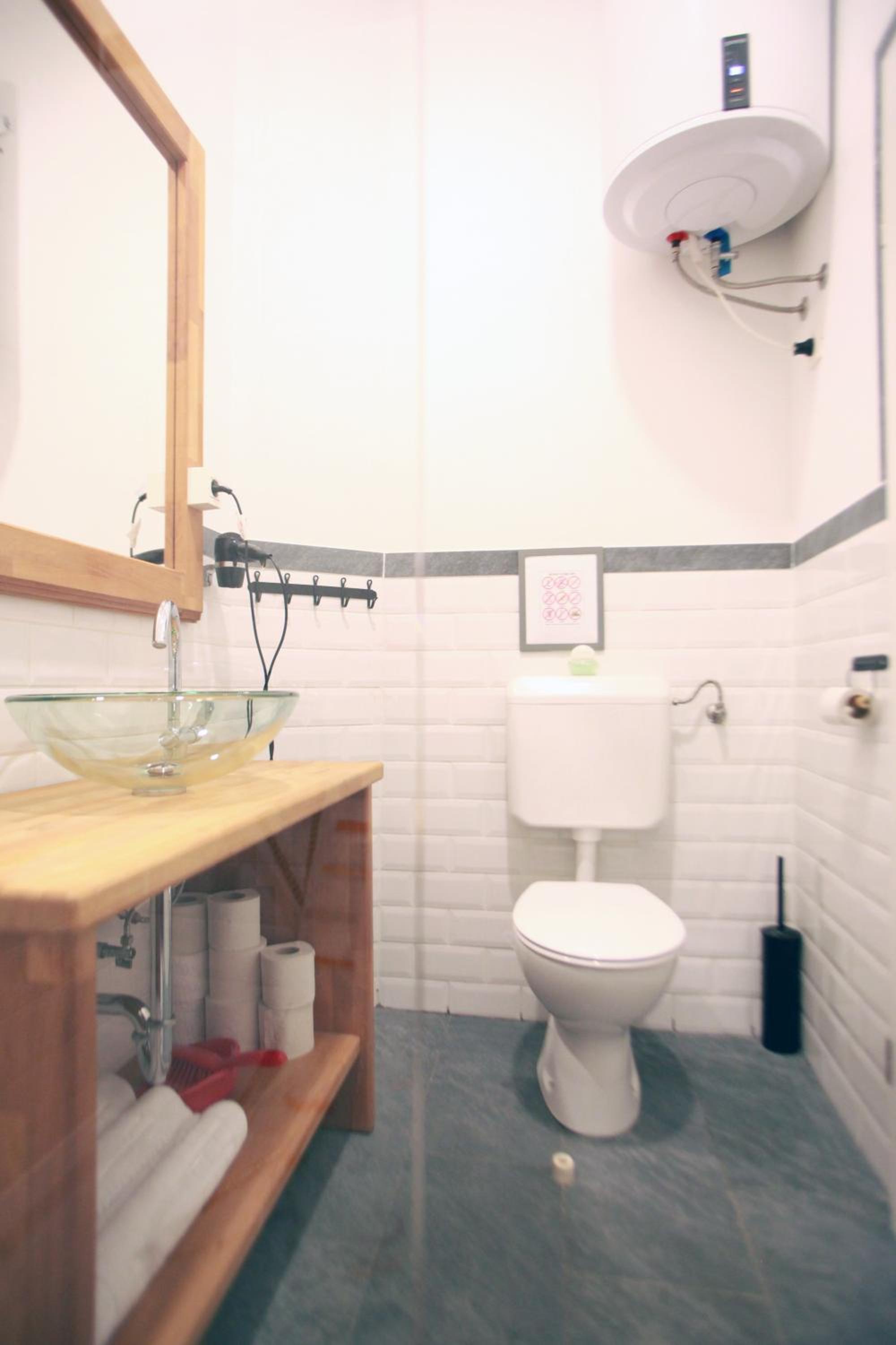 Twin Room with Private Bathroom - Photo 2
