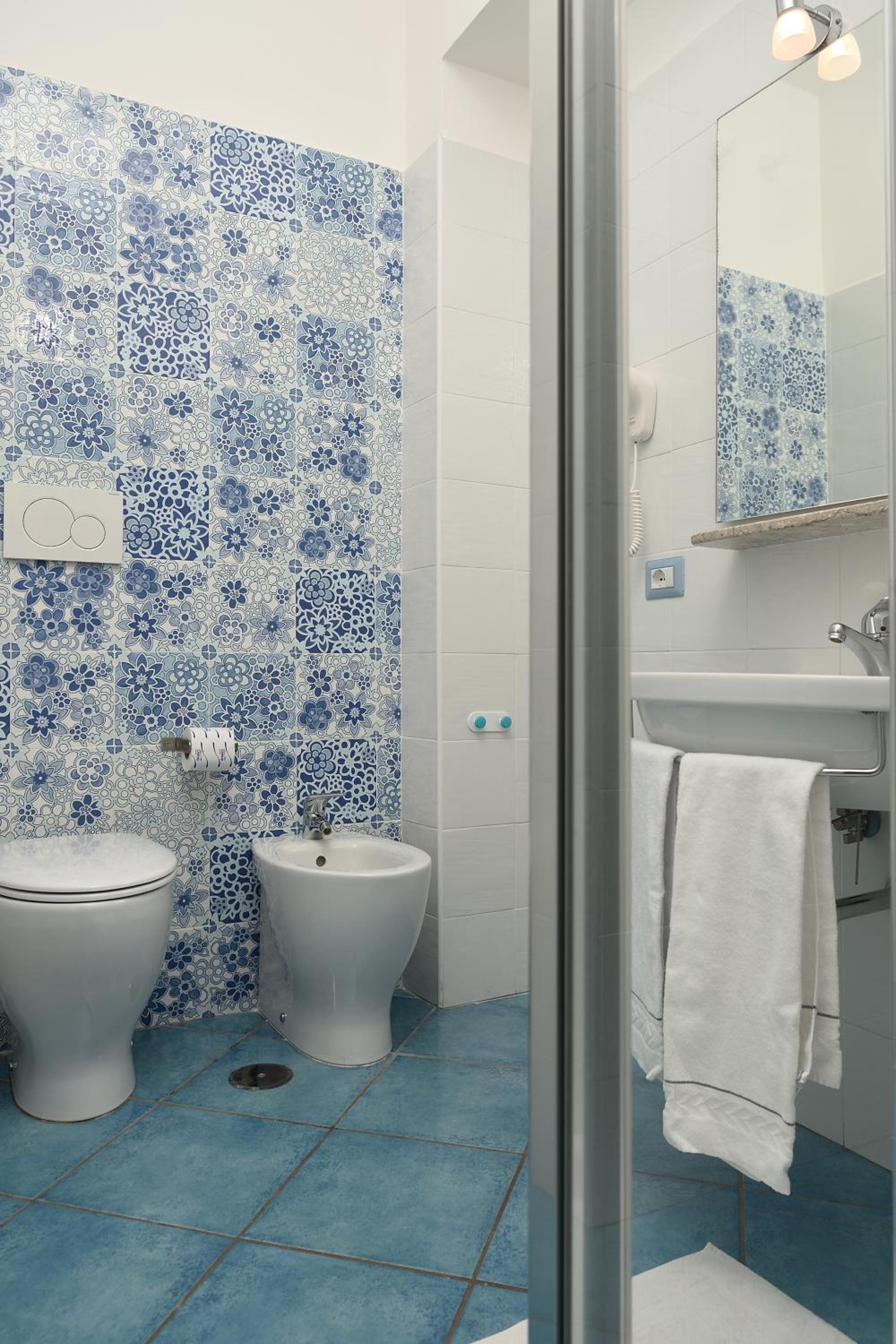 Double Room - Photo 2