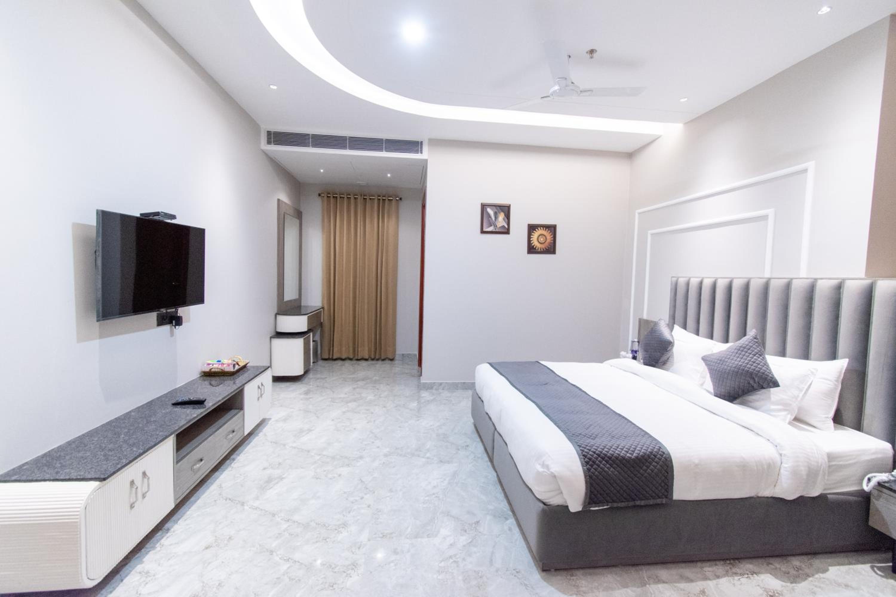 Superior King Room photo 1