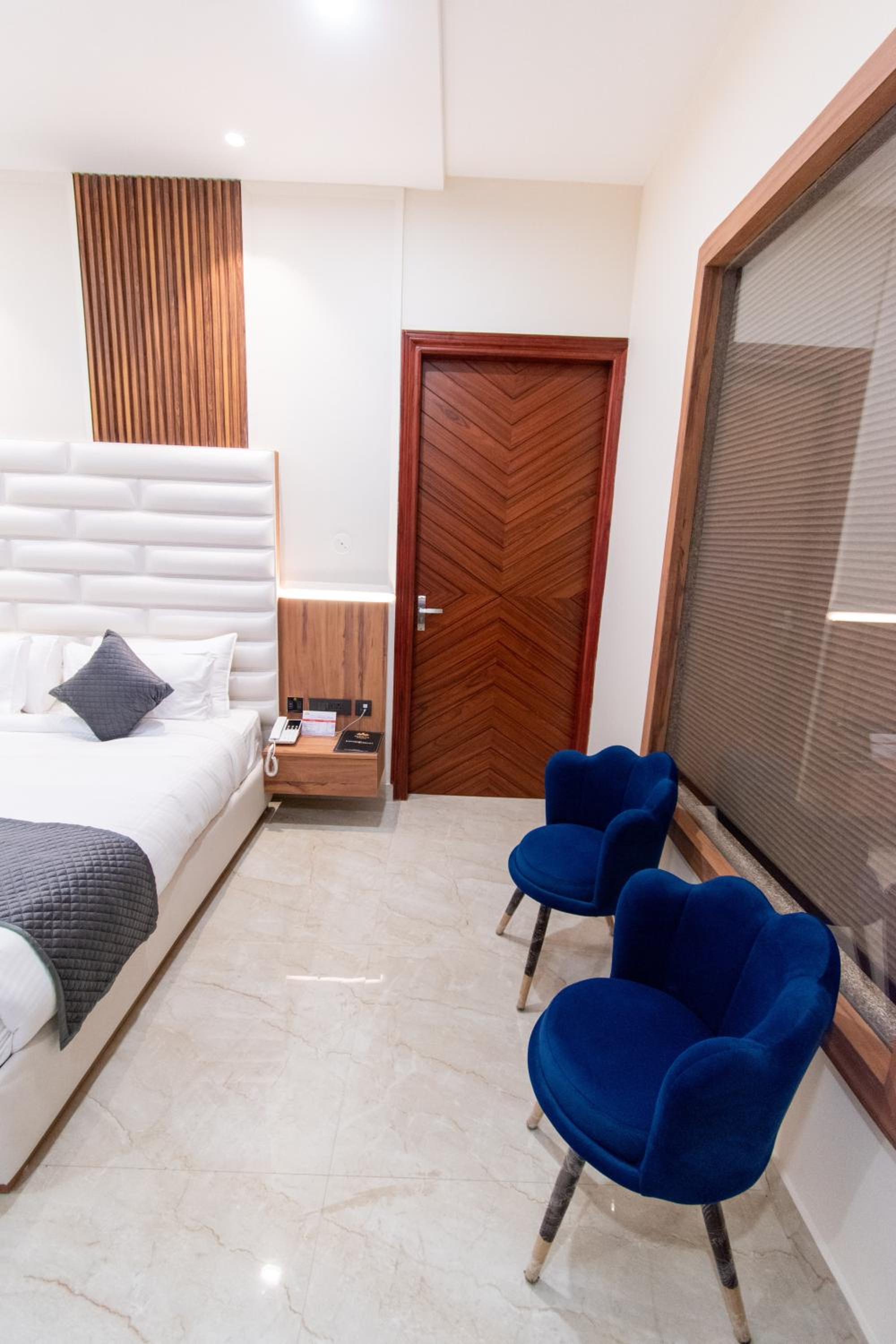Superior King Room photo 2