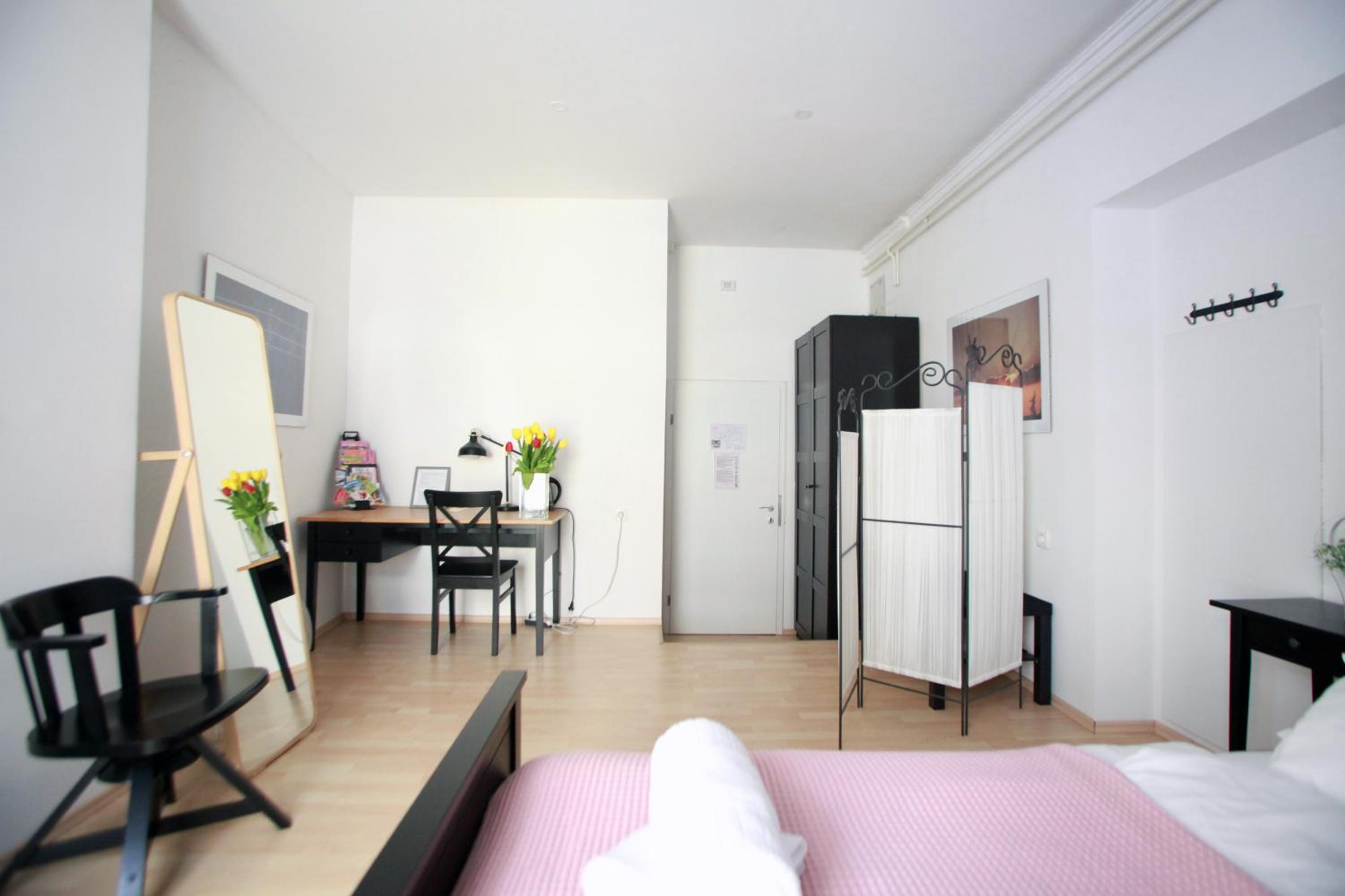 Double or Twin Room with Private Bathroom - Photo 4