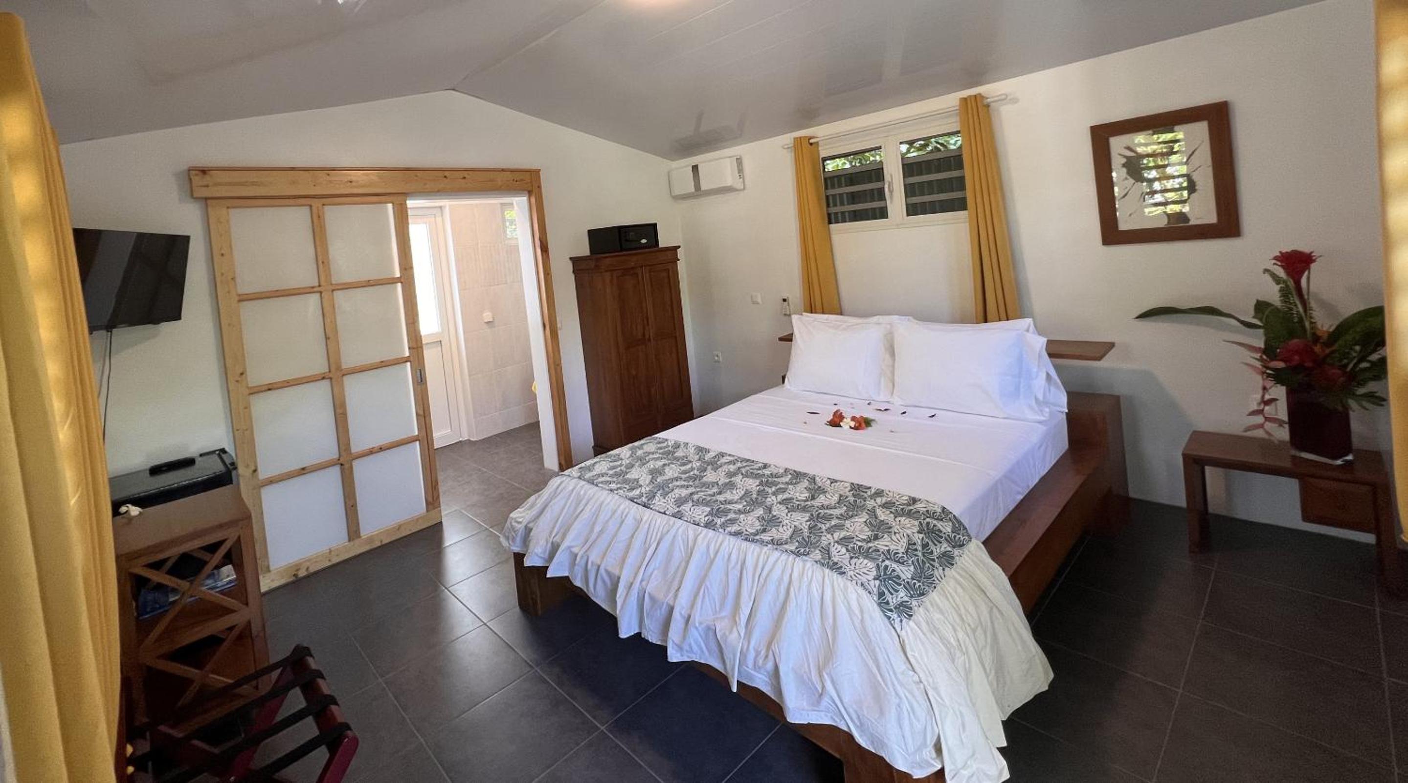 Deluxe Bungalow photo 2
