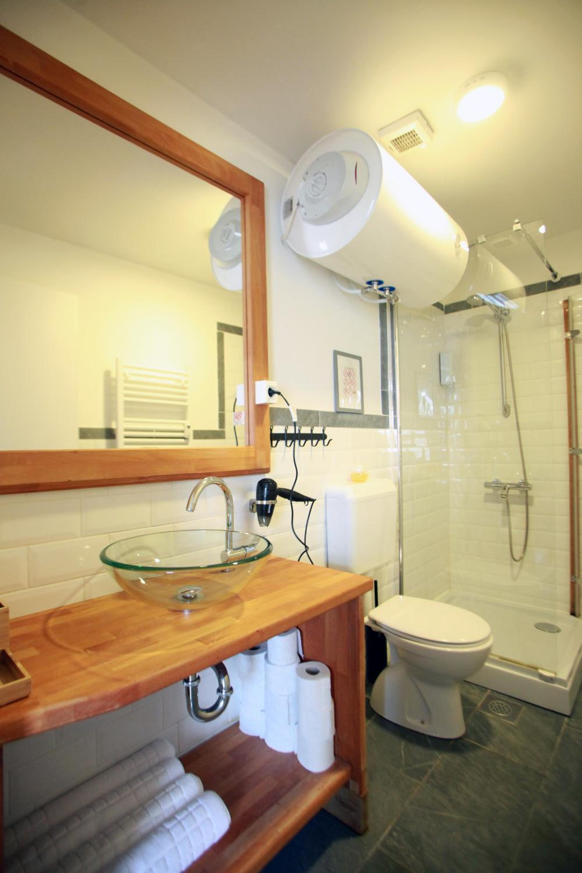 Suite - Photo 5