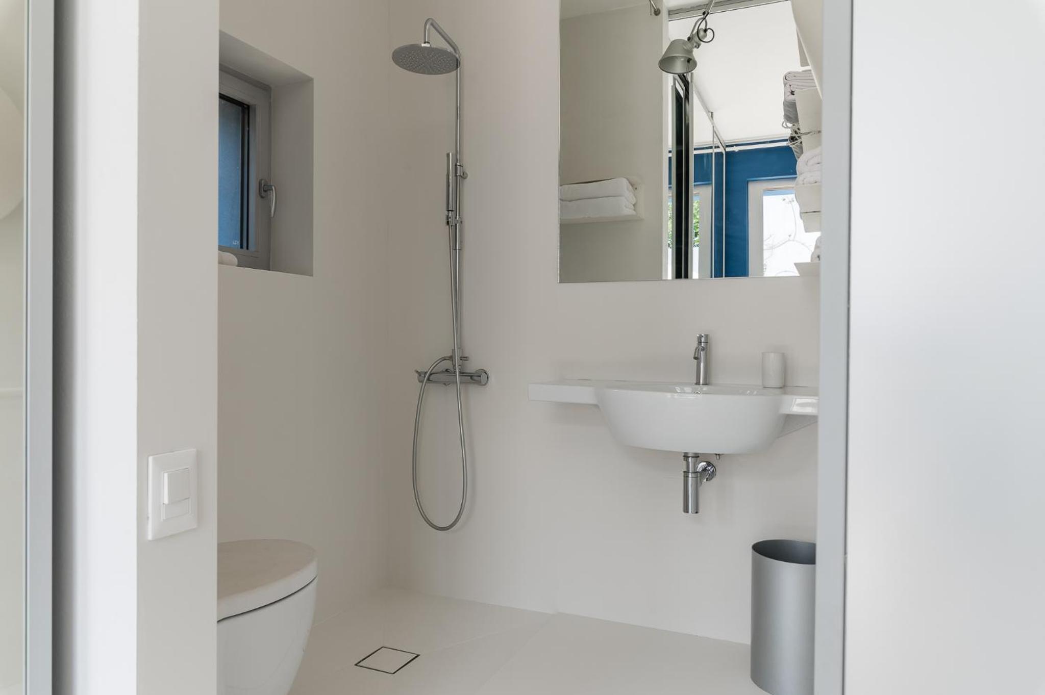 Double Room with Private Bathroom - Photo 56