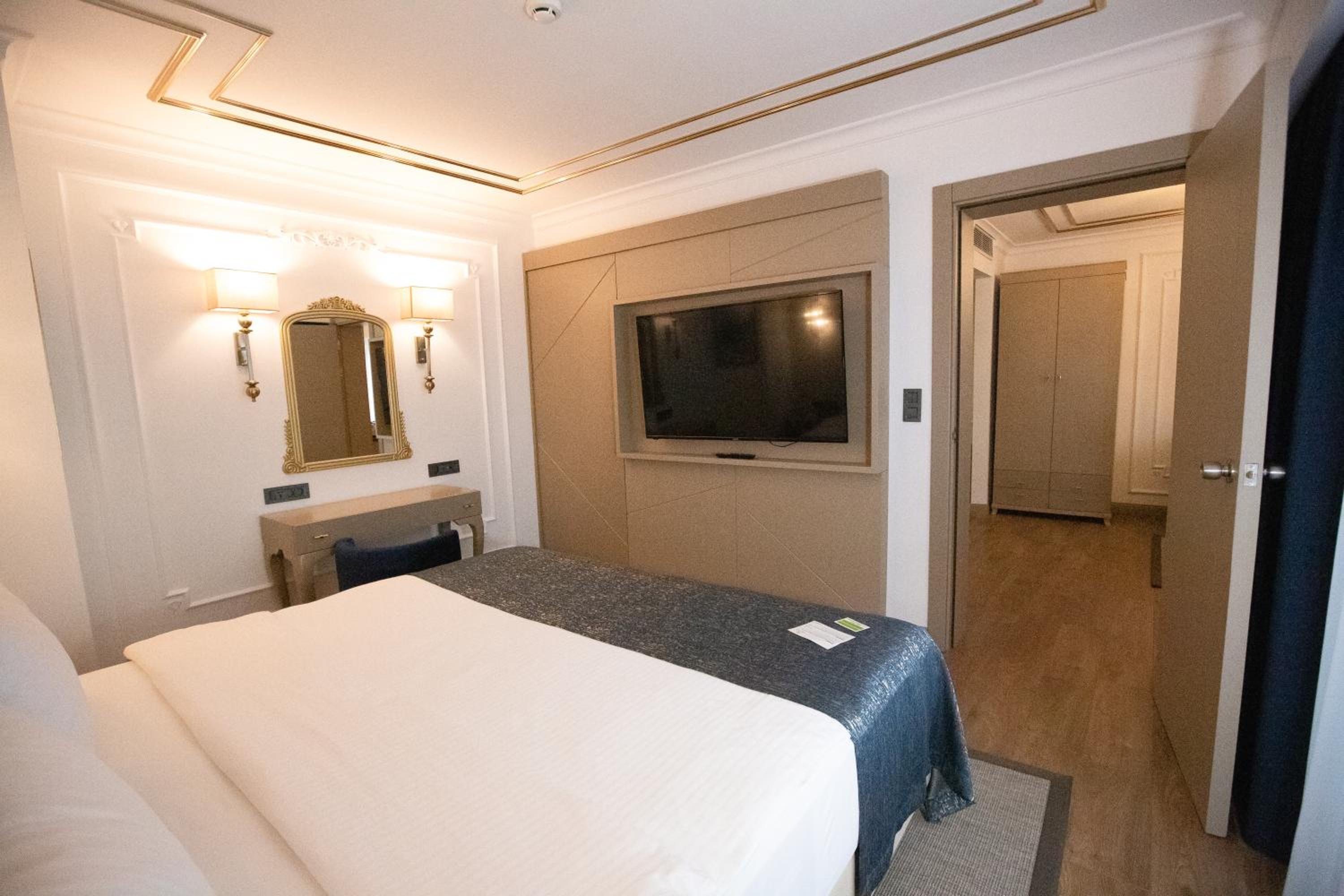 Deluxe Double Room with Sea View photo 3