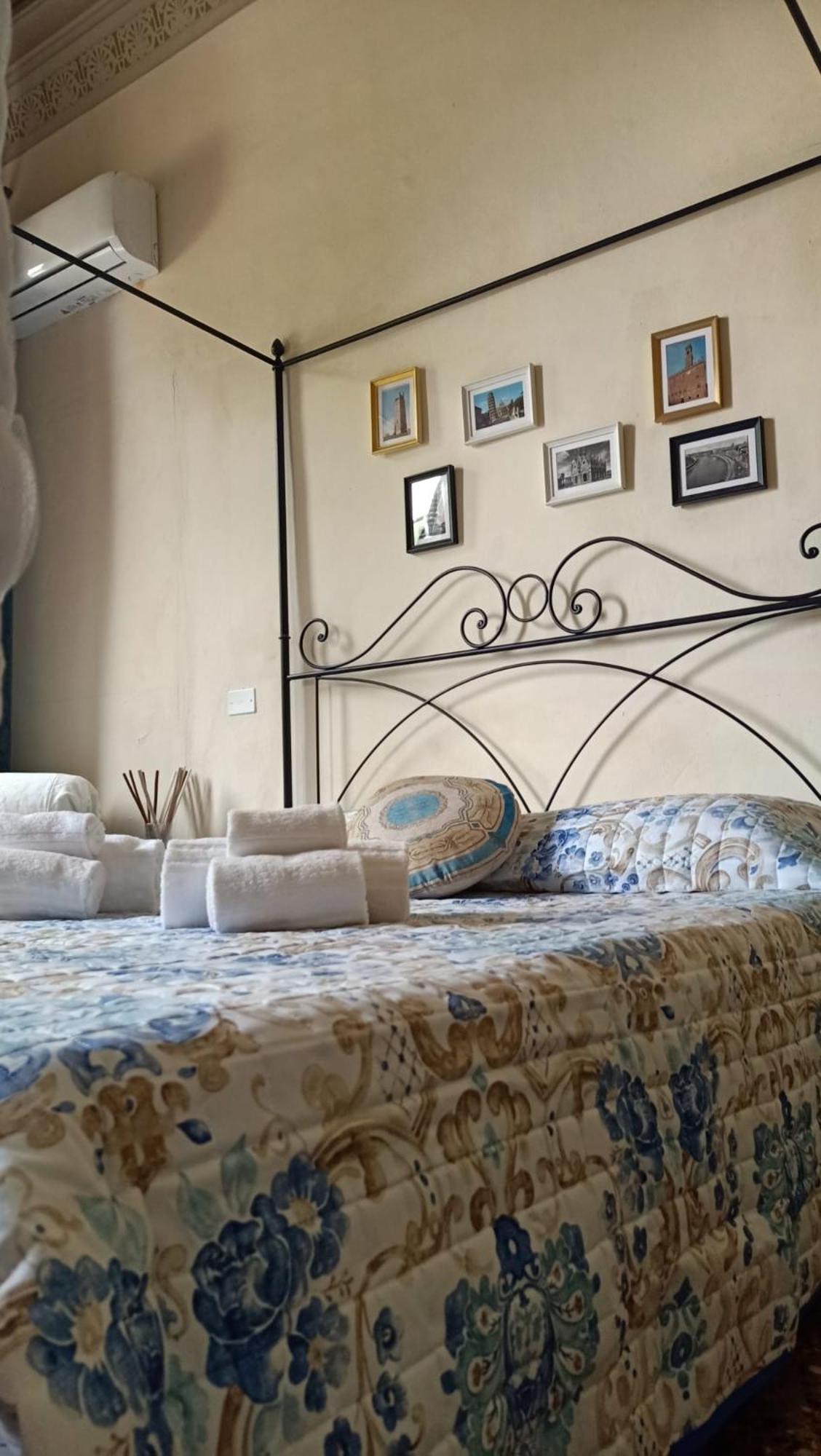 Double Room with Private External Bathroom
