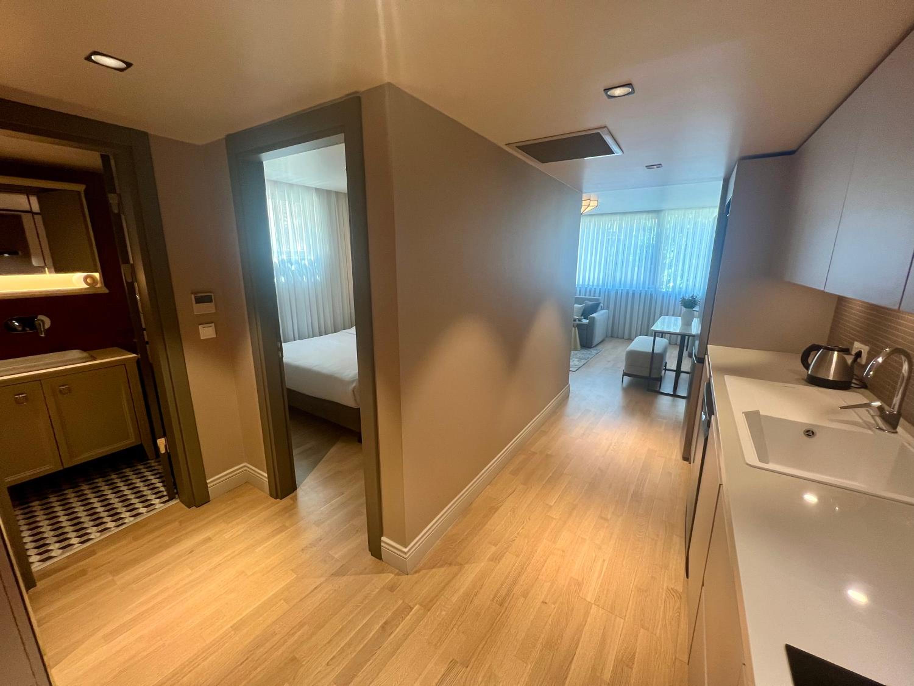 Deluxe Suite photo 3