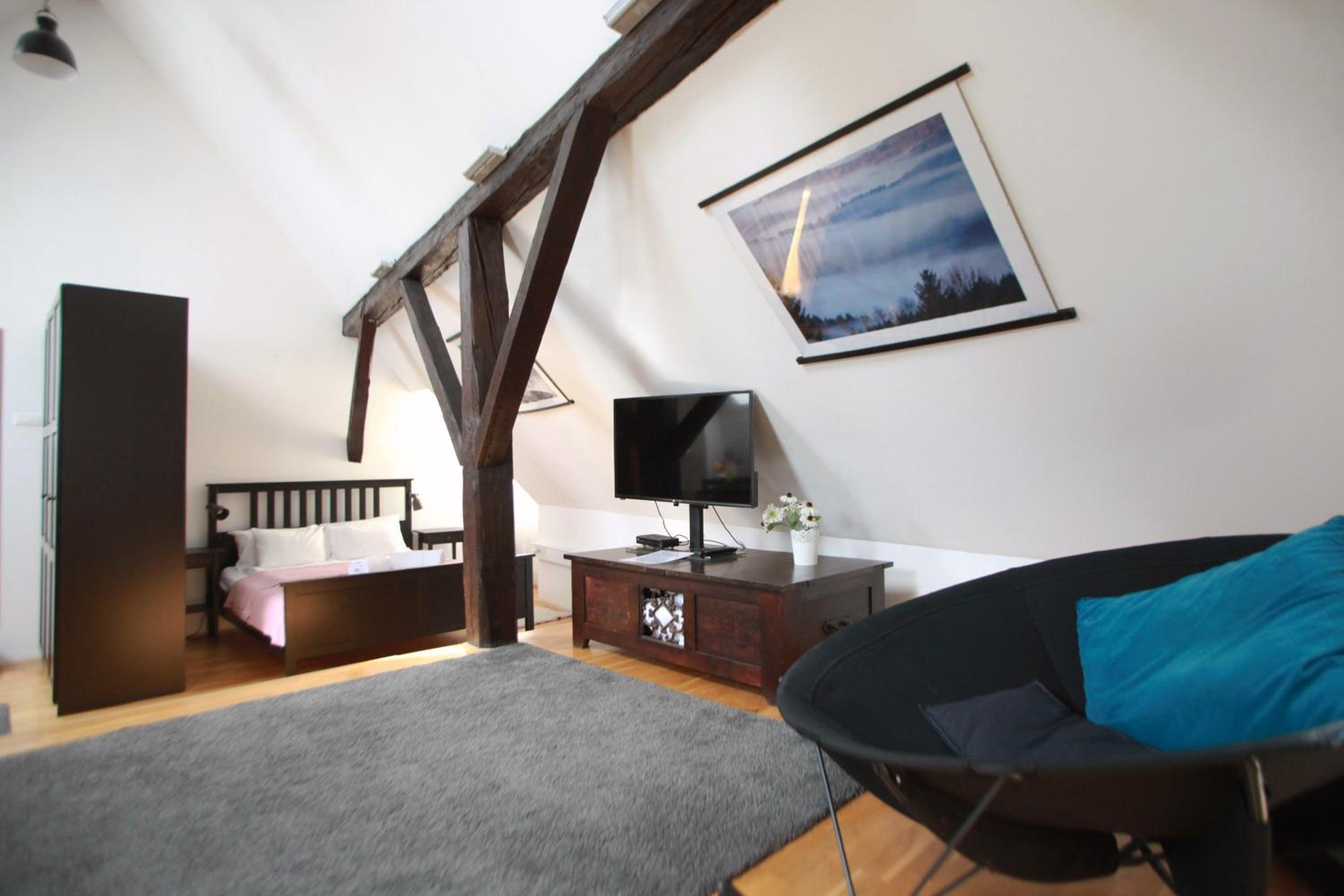 Loft - Photo 1