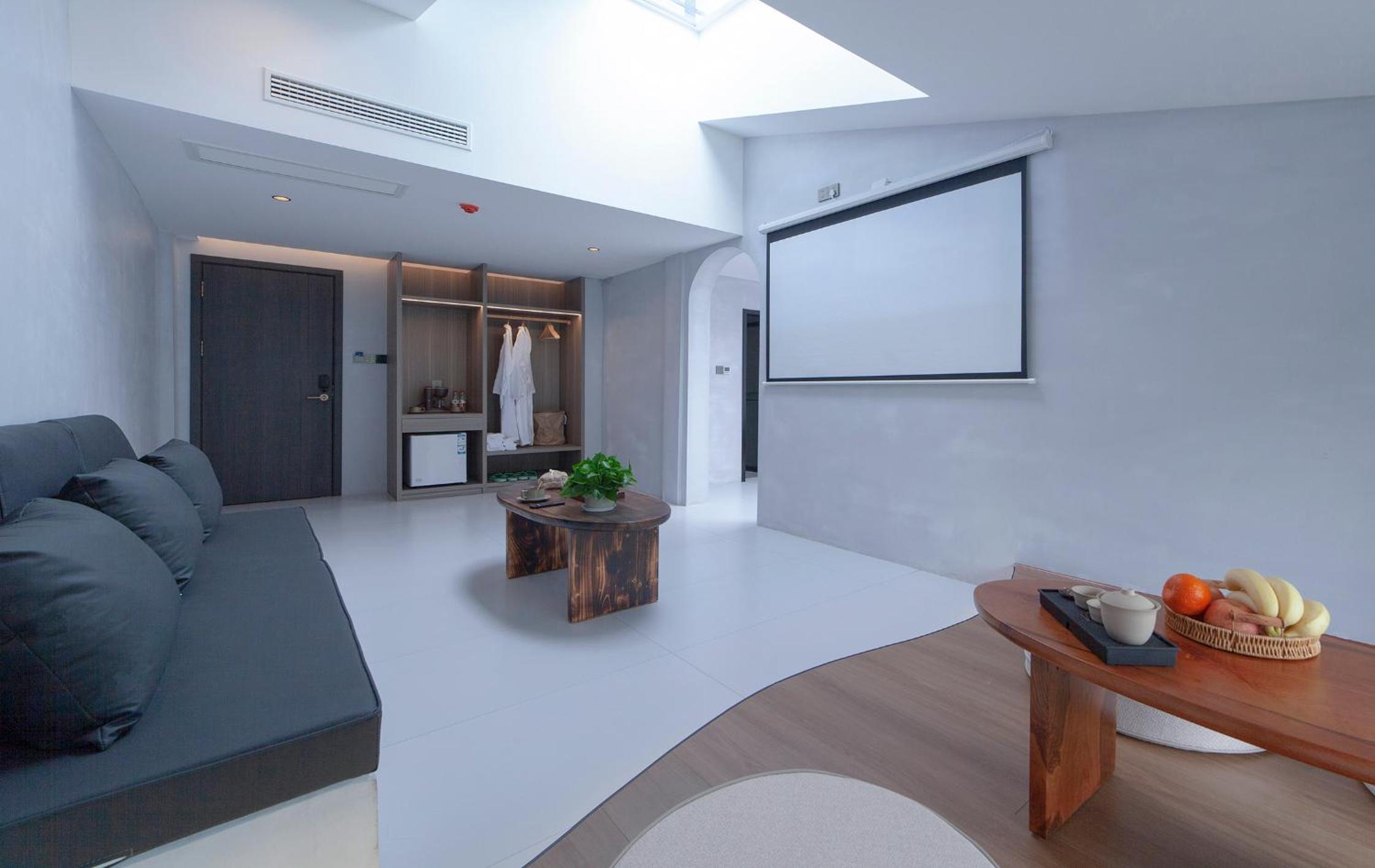 Queen Suite with Spa Bath
