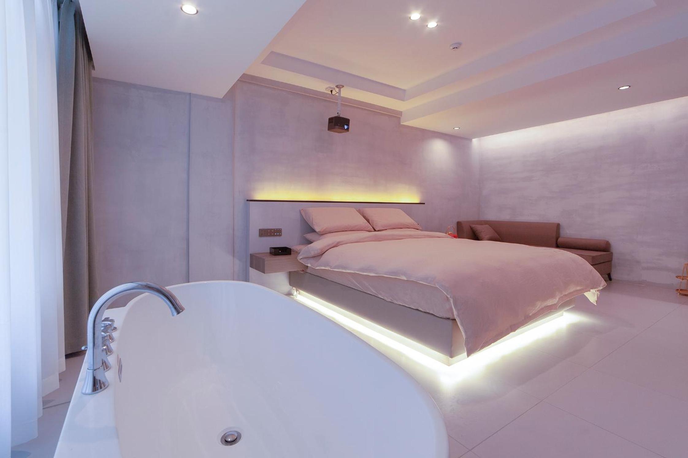 Queen Room with Spa Bath