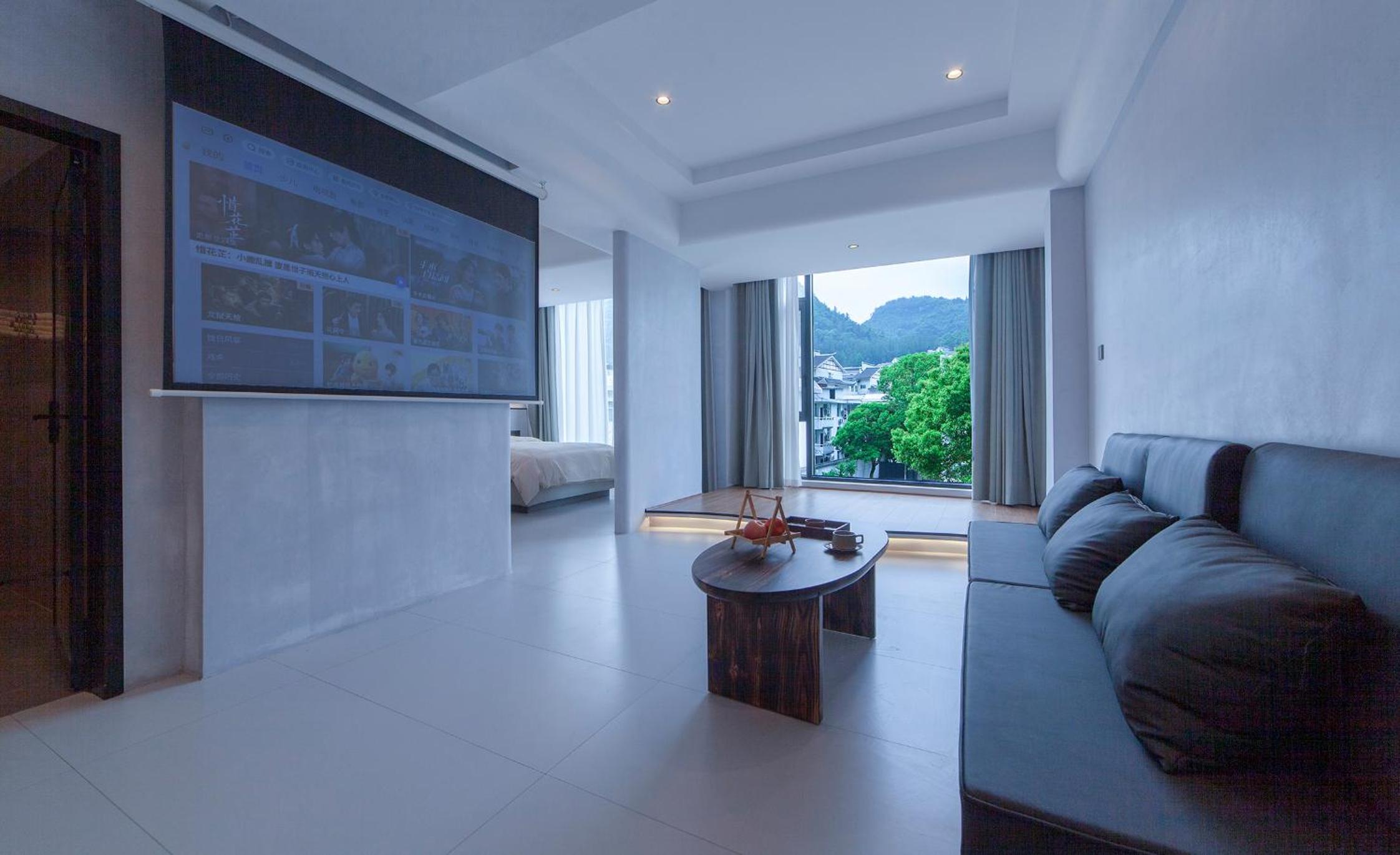 Deluxe Family Suite