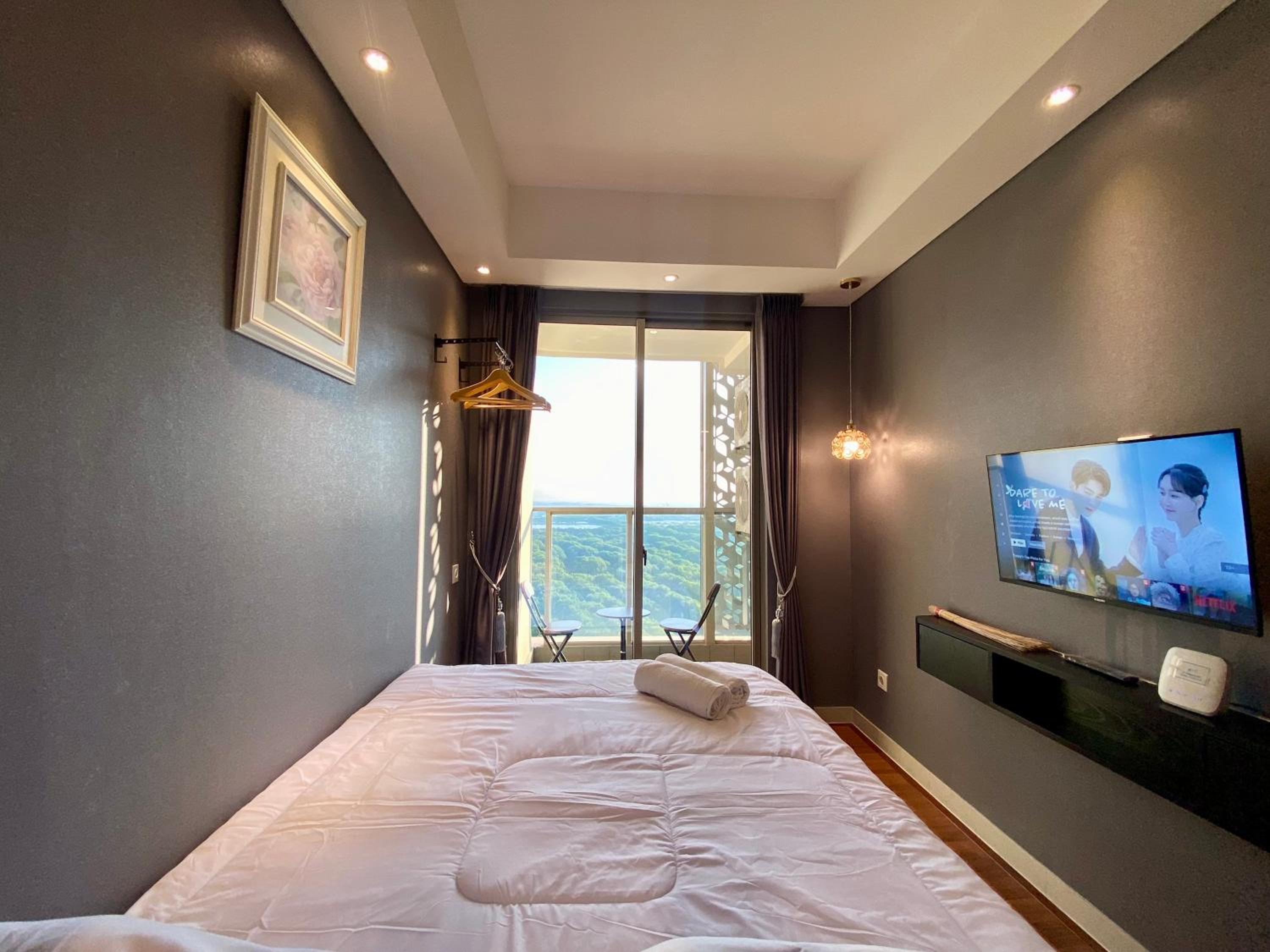 Two-Bedroom Apartment with Water View - Photo 15