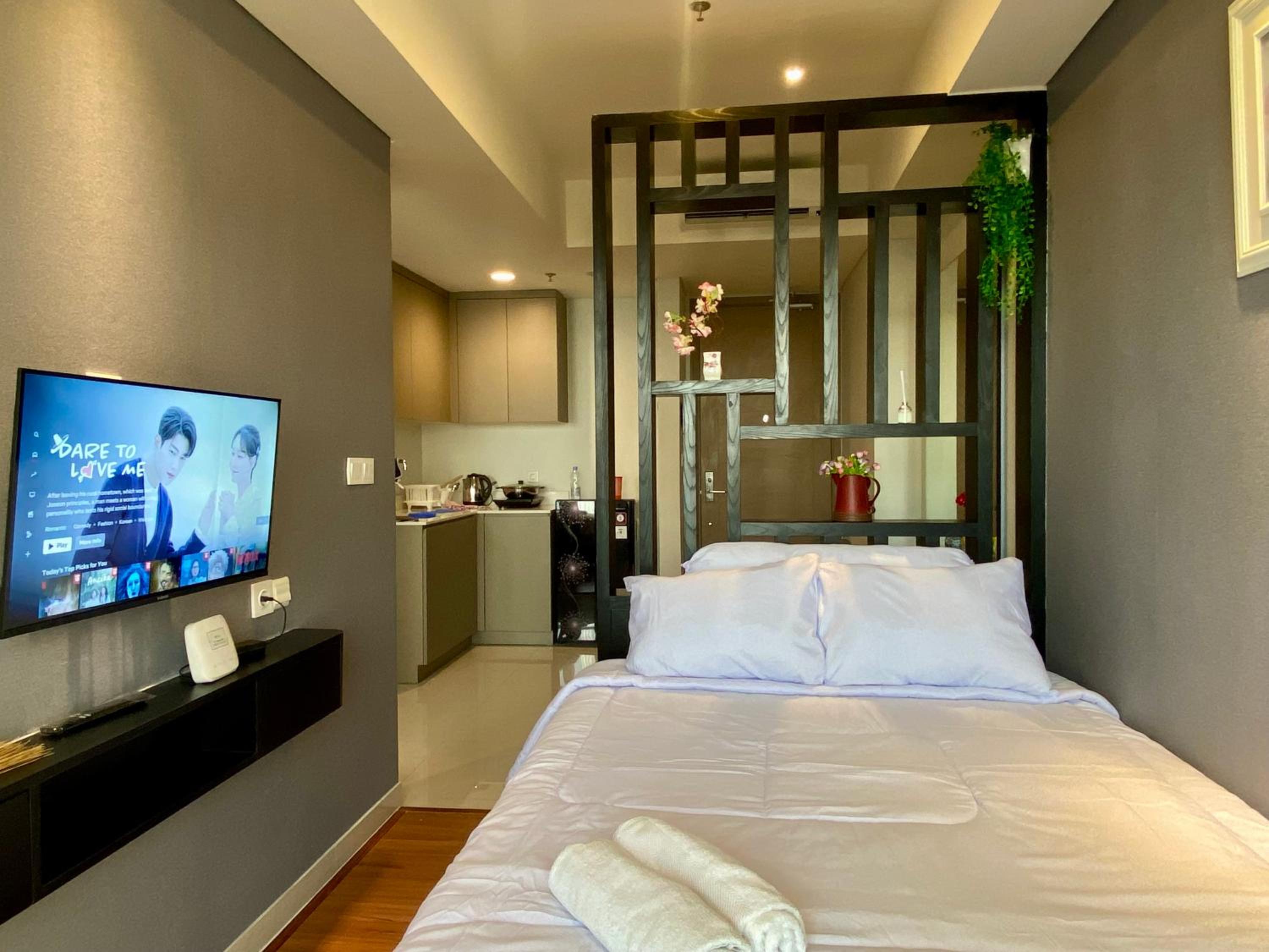 Two-Bedroom Apartment with Water View - Photo 13