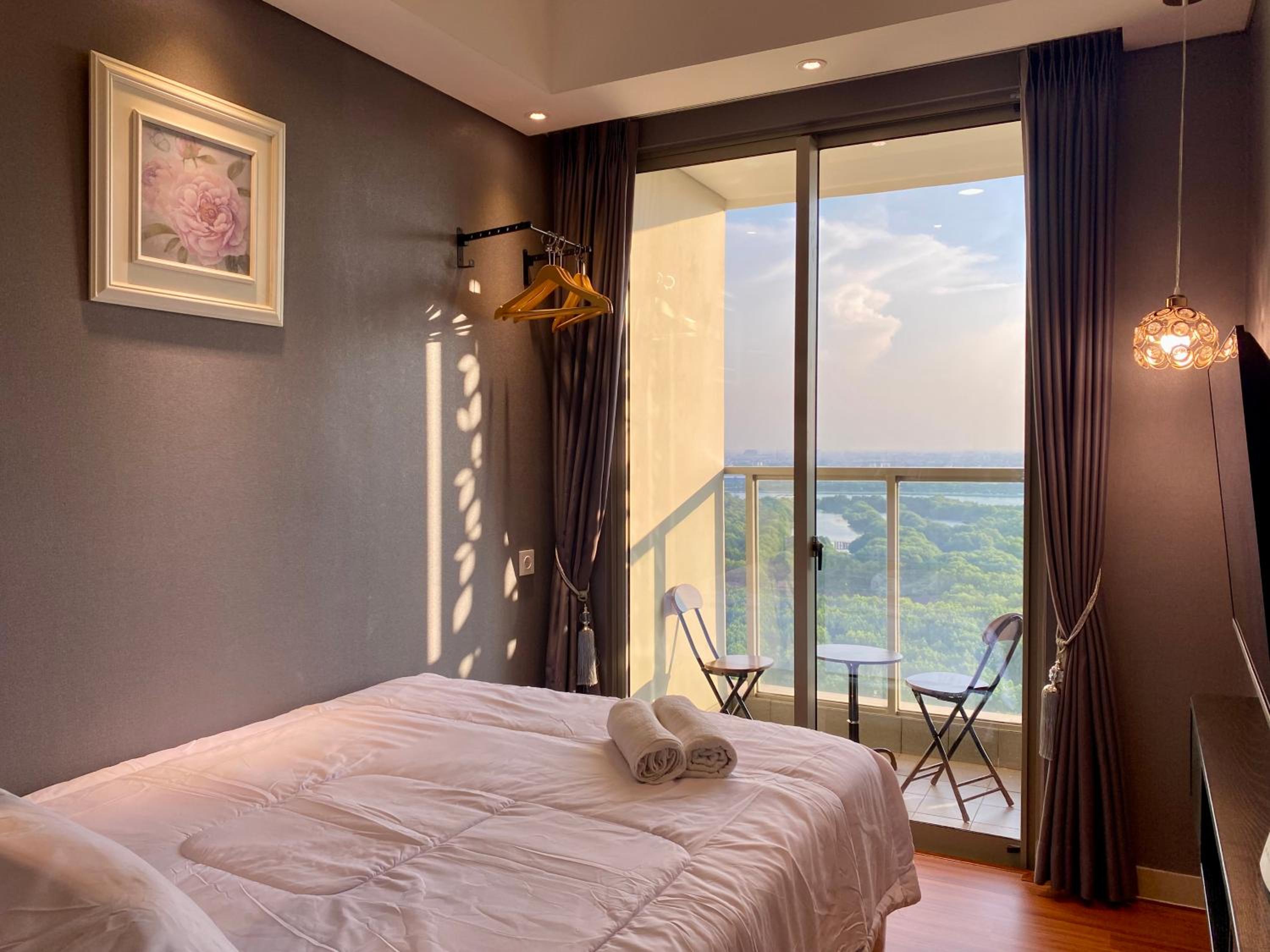 Two-Bedroom Apartment with Water View - Photo 2
